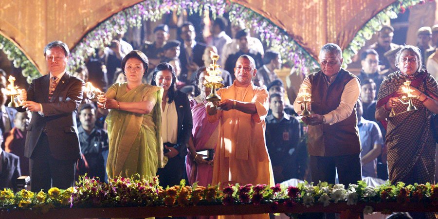 South Korean First Lady Kim Jung-sook and Chief Minister of Uttar Pradesh Yogi Adityanath performing aarti of river Saryu. Photo courtesy: Twitter/@myogiadityanath