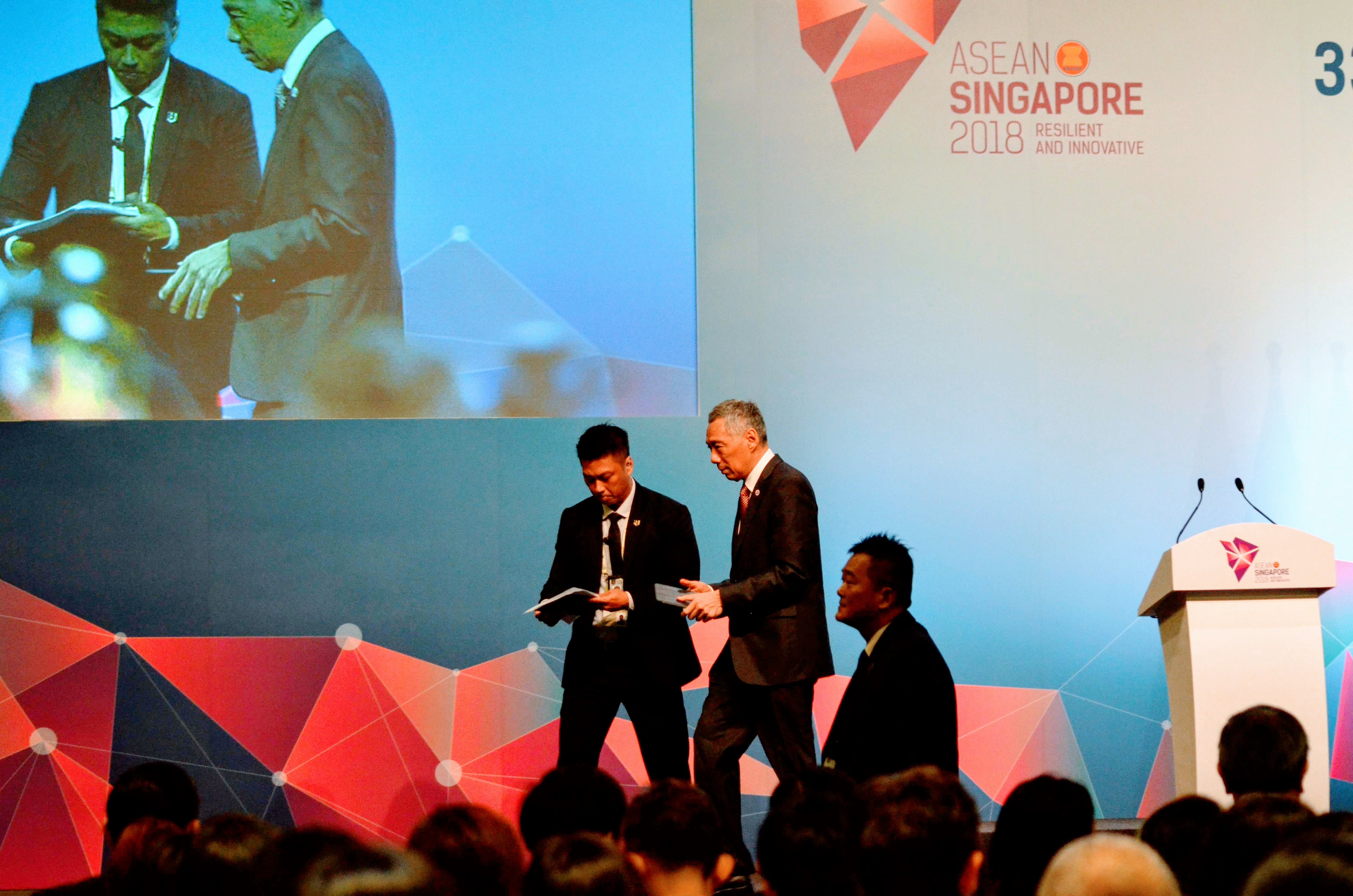 Prime Minister of Singapore Lee Hsien Loong arriving at the podium to address the media. Photo: Connected to India