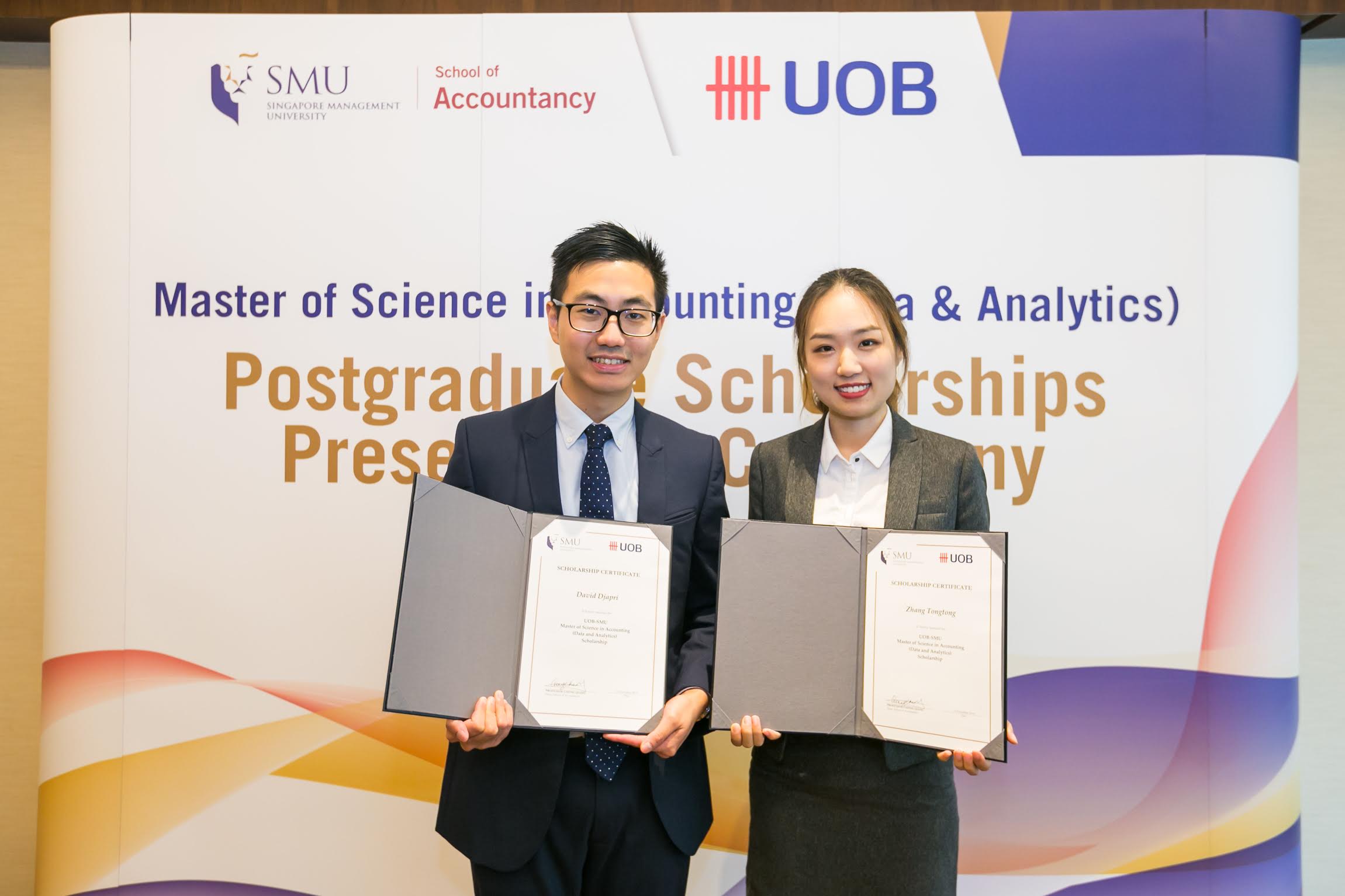 Recipients of the inaugural UOB-SMU MSA Scholarship, David Djapri and Zhang Tongtong. Photo courtesy: SMU