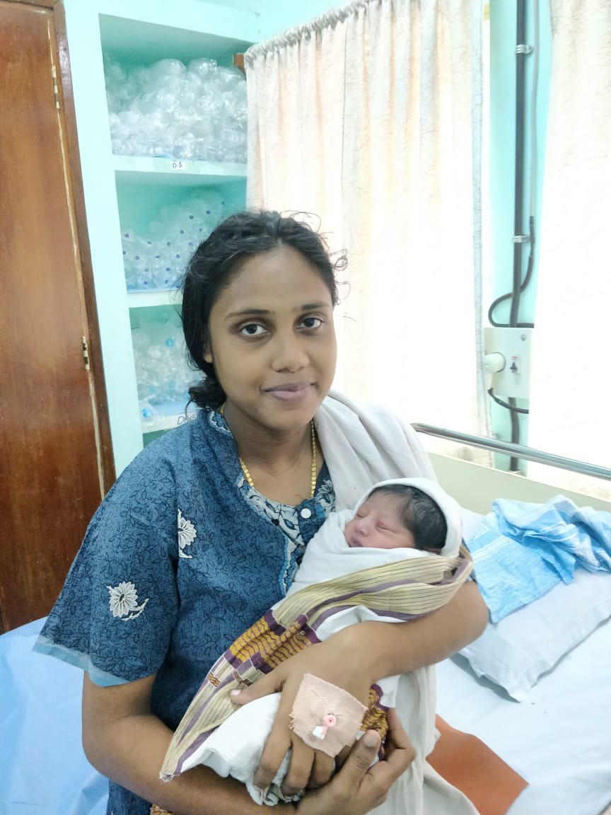 The pregnant woman Sajita Jabeel, who gave birth to a healthy baby boy in a Kochi hospital after being airlifted to safety. She was airlifted with the vailant efforts of Indian Navy Commander (Pilot) Vijay Varma. Photo courtesy: Twitter@indiannavy