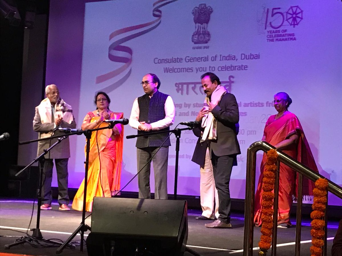 Vipul, Consul General honouring two war heroes and parents of martyrs during Republic Day function in Dubai. Photo courtesy: Twitter@cgidubai