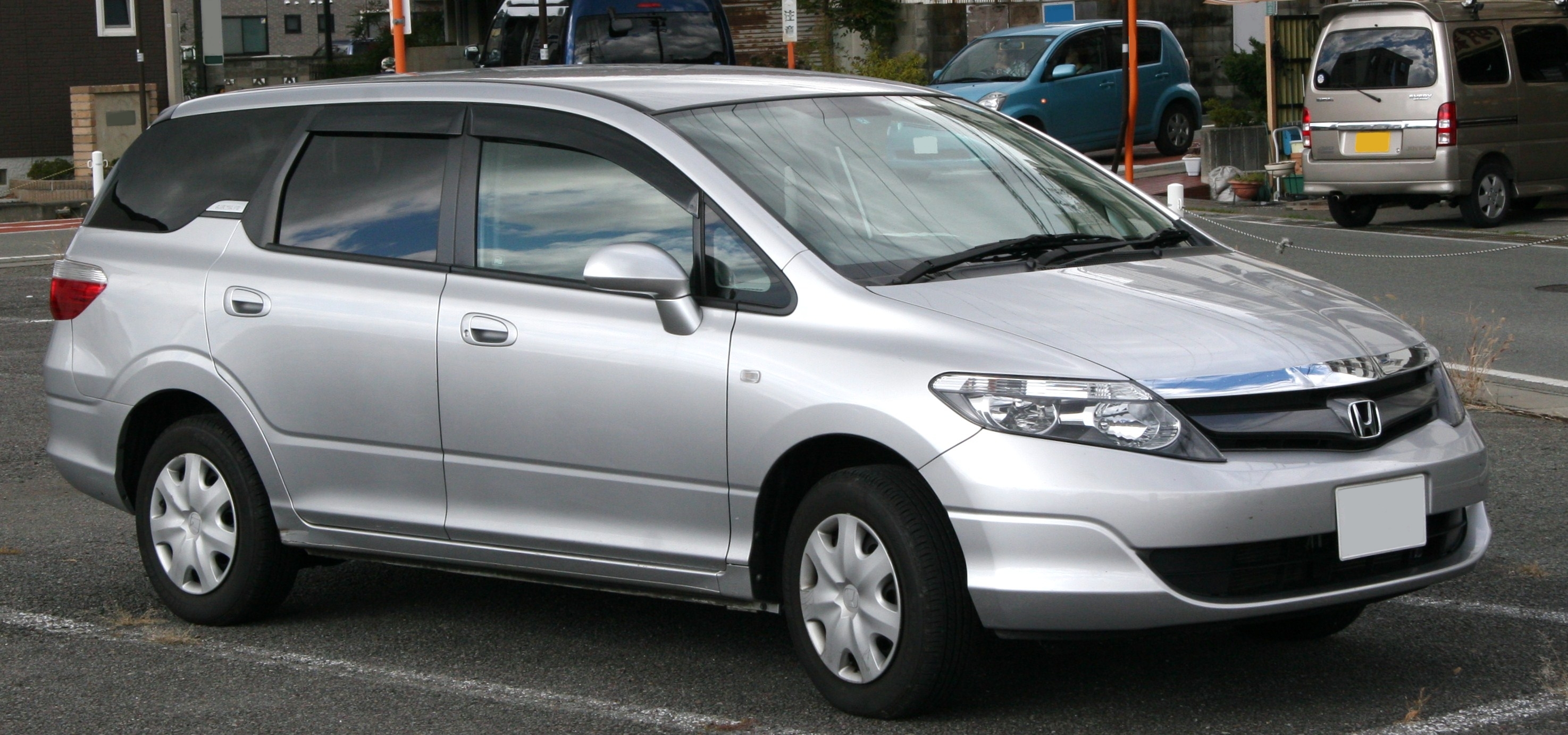 70kmh speed limit for 8-seater passenger cars will be removed in Singapore from February 1, 2019. Photo courtesy: Wikimedia