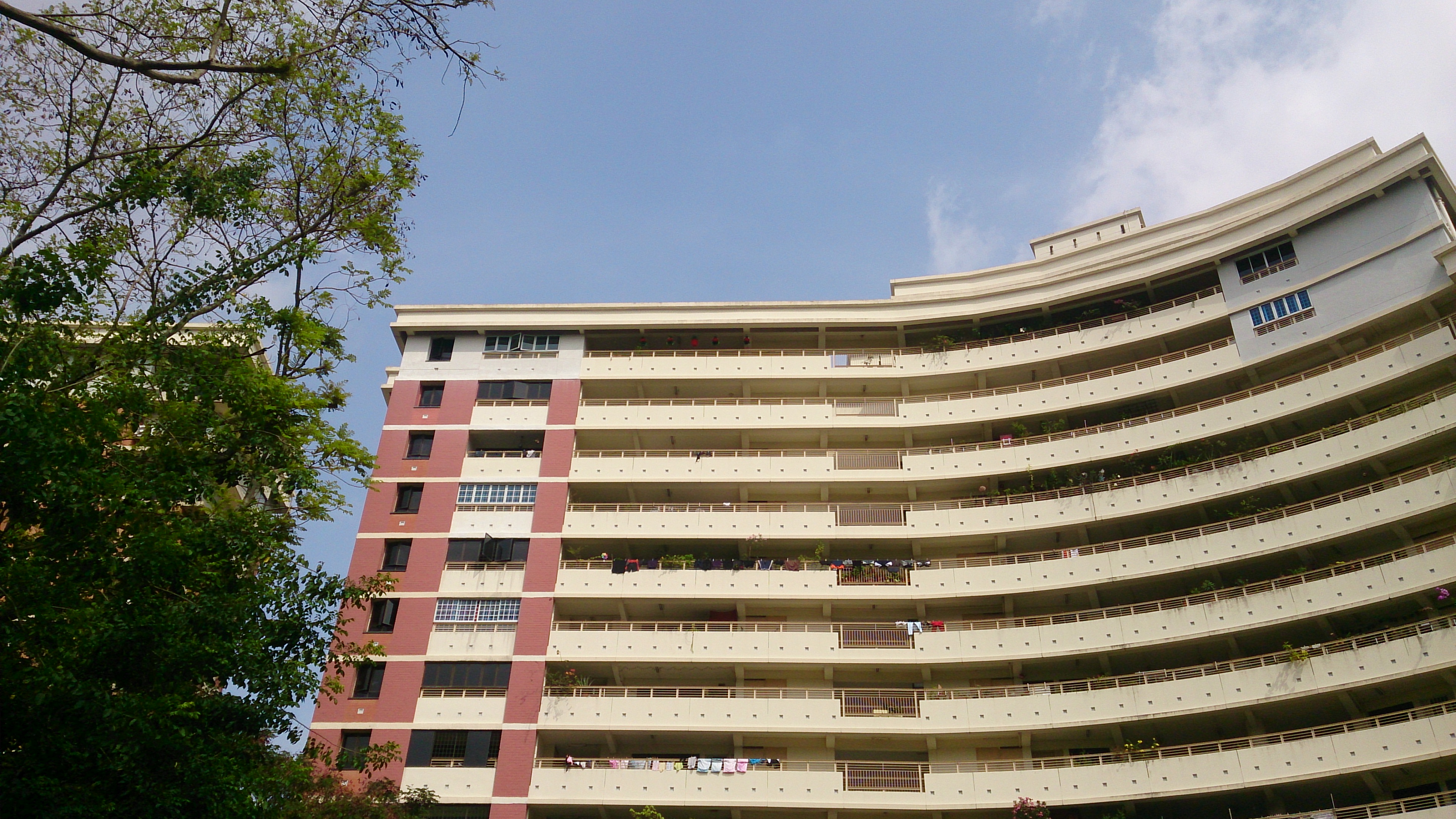 Every year, about 20,000 Singaporean households buy a flat from HDB. Photo courtesy: Wikimedia