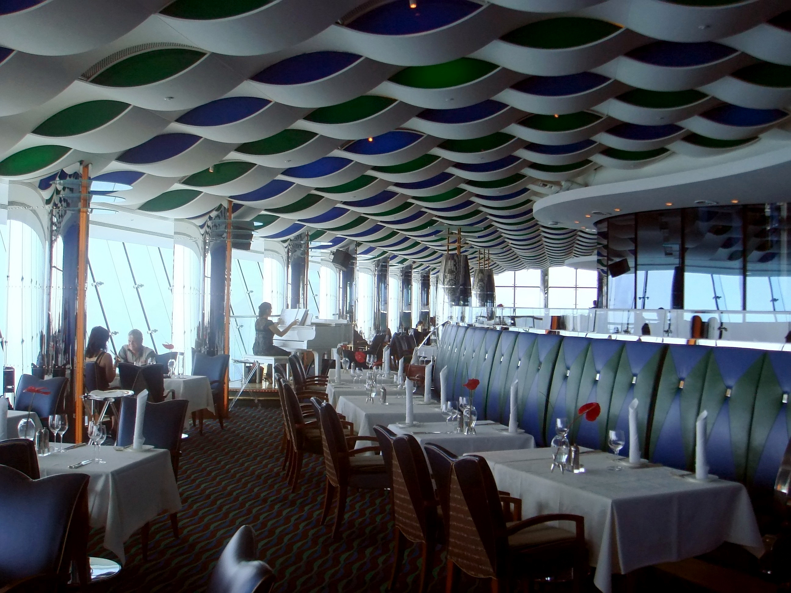The total number of operational restaurants and cafes in Dubai has reached 11,813 at the end of 2018. Photo courtesy: Wikimedia