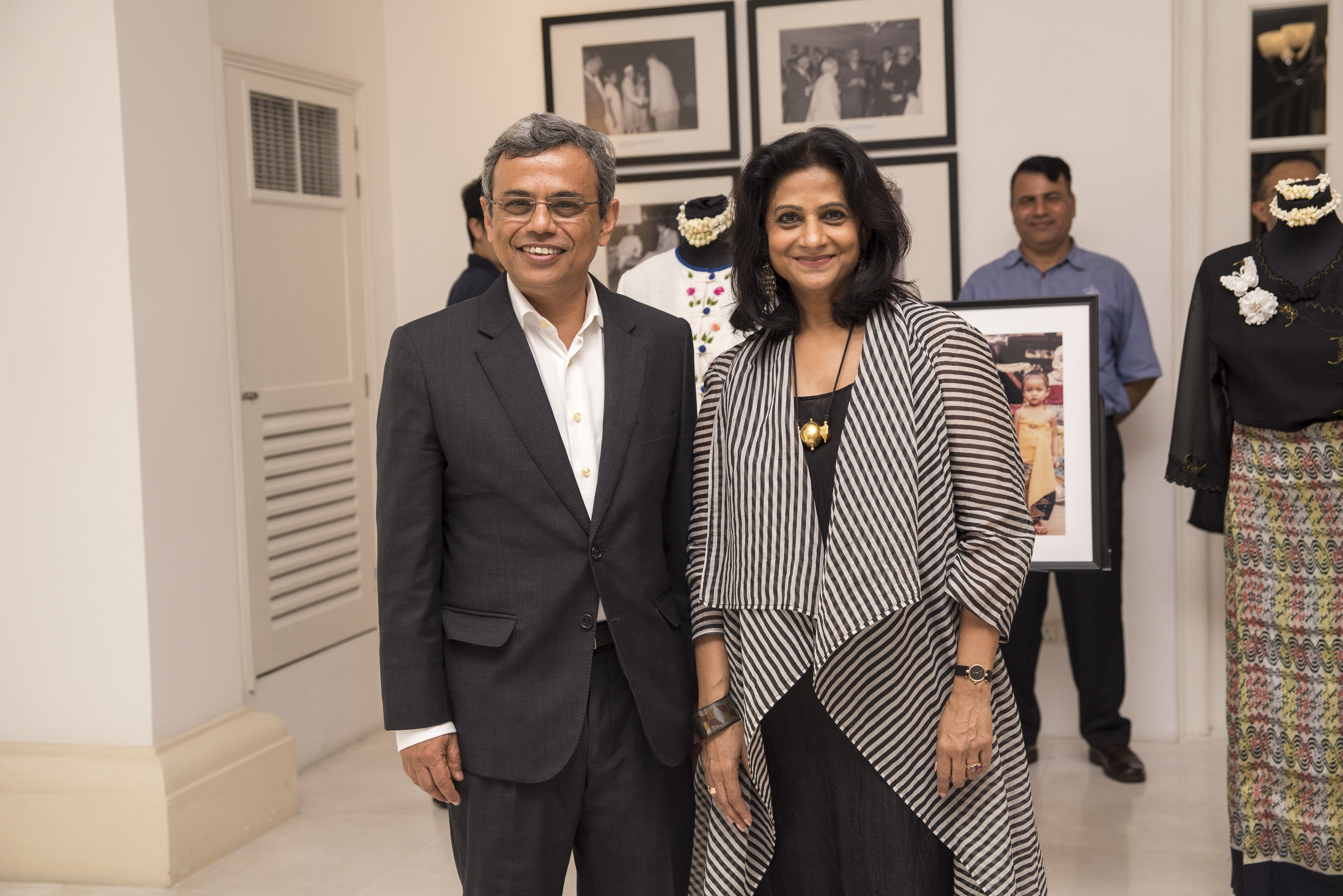  H.E. Jawed Ashraf, High Commissioner of India to Singapore along with Rajshree Pathy, Director of IDF, Singapore. Photo courtesy: IDF, Singapore