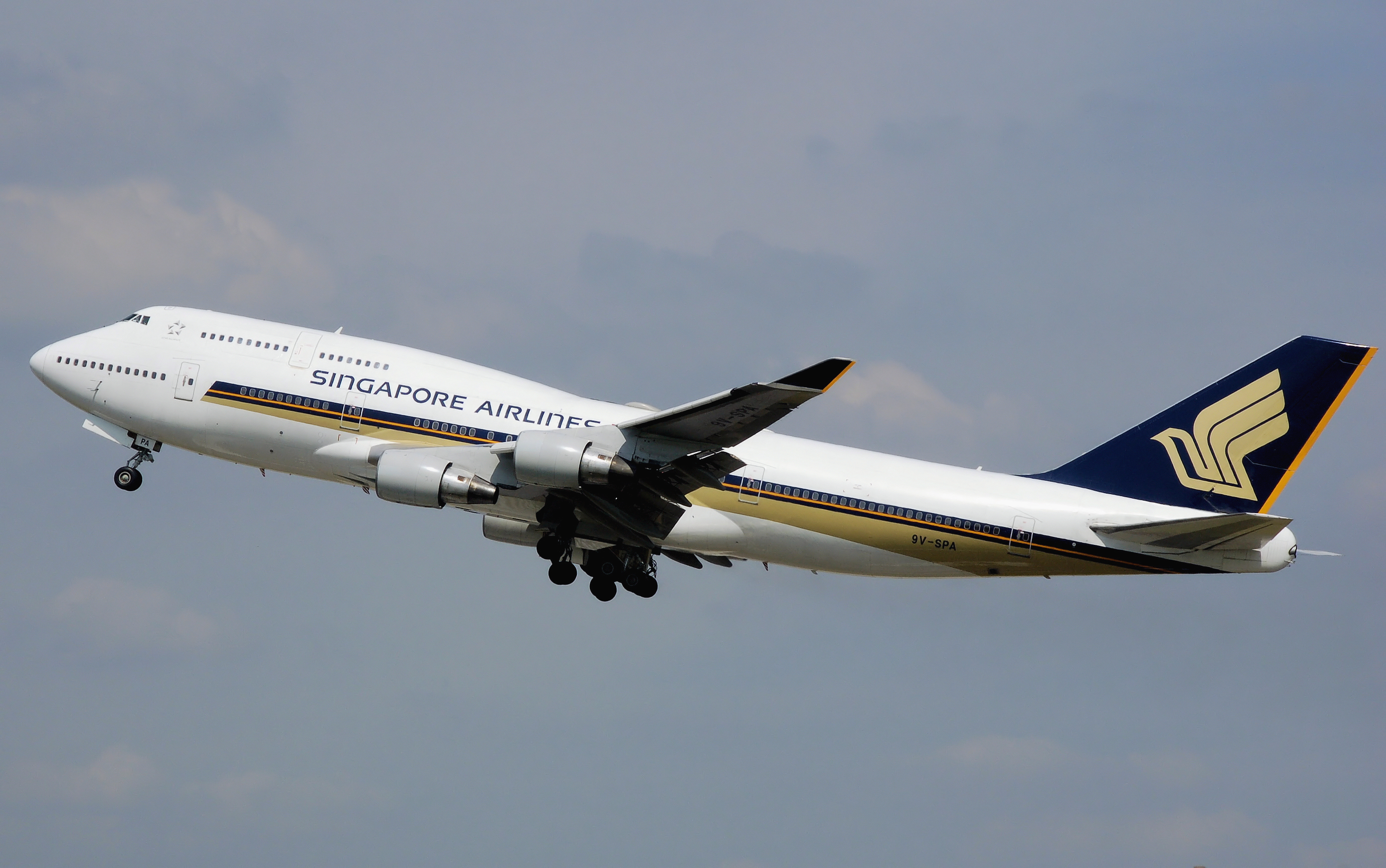  Civil Aviation Authority of Singapore will implement random alcohol testing of pilots at Changi and Seletar airports from March 31, 2019. Photo courtesy: Wikimedia