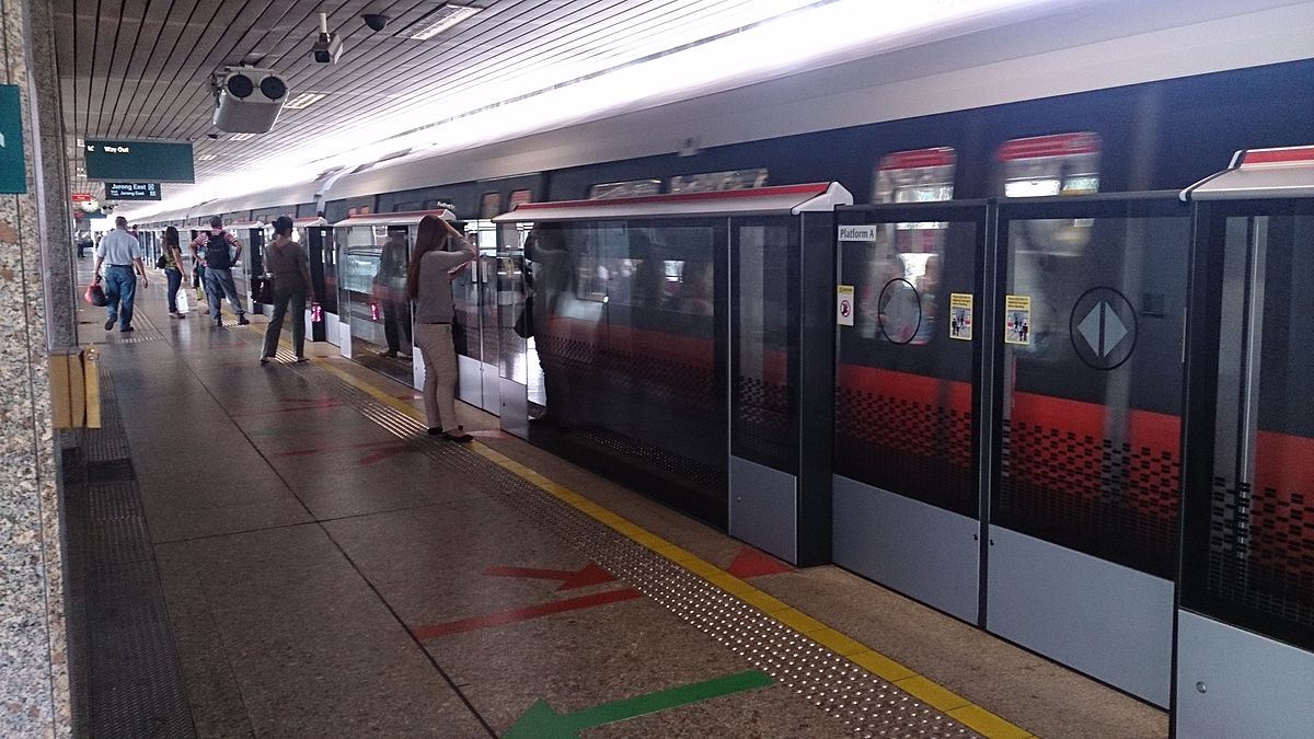  From April 4, commuters travelling on public transport in Singapore can make payments by simply tapping their contactless Mastercards on the fare reader at the train station gantry or on the bus when boarding and alighting. Photo courtesy: Wikimedia
