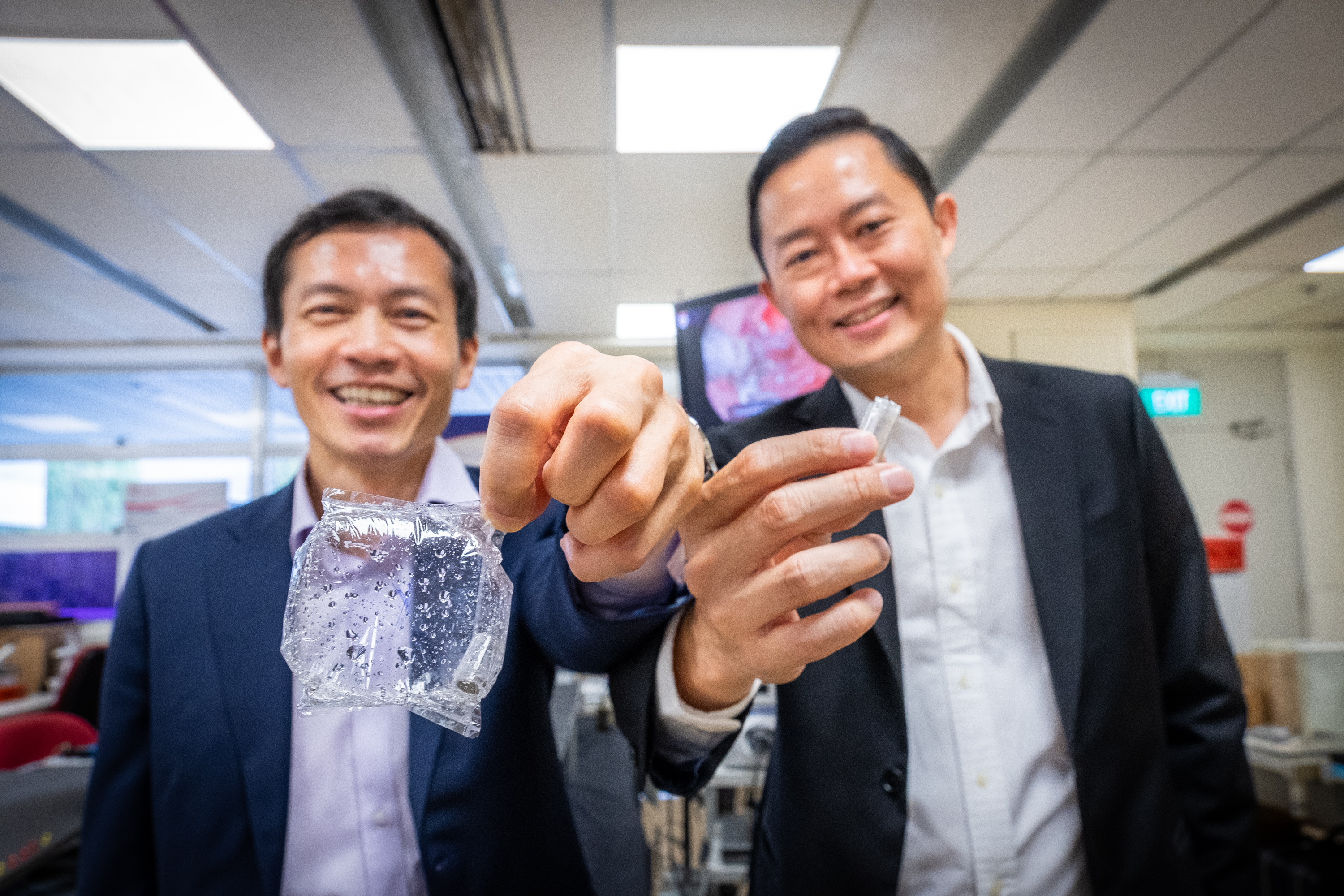 Researchers from NTU and NUHS designed a novel weight management capsule that could be an alternative to the traditional method of inserting an intragastic balloon by surgery. Photo courtesy: NTU