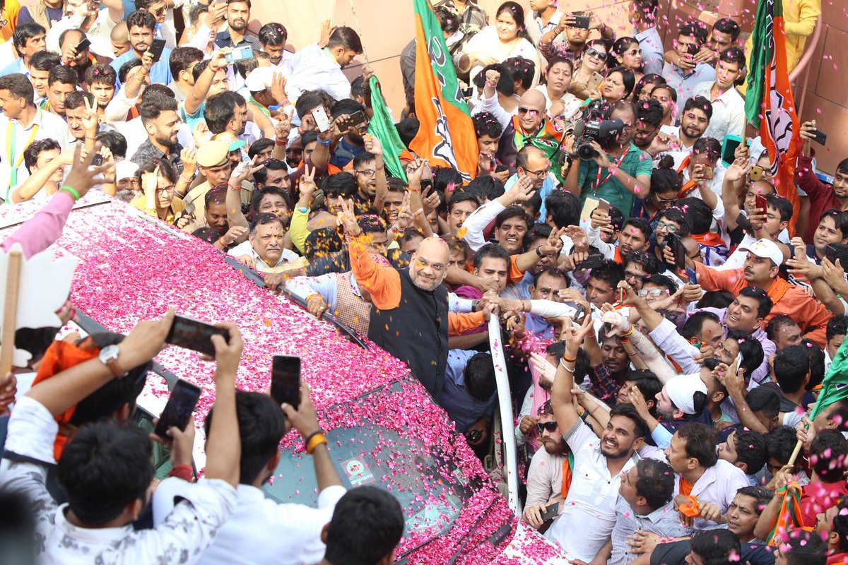   BJP President Amit Shah being given rousing welcome at the BJP headquarters in New Delhi. Photo courtesy: Twitter@/AmitShah