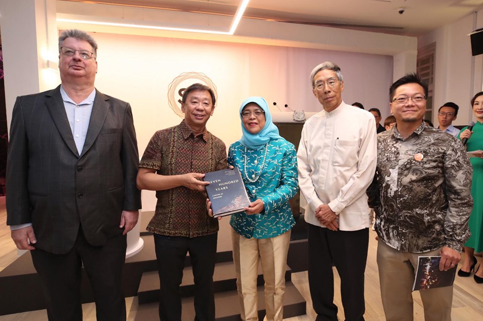 President of Singapore Halimah Yacob along with the four co-authors of the newly launched book titled, 'Seven Hundred Years: A History of Singapore'. Photo courtesy: Facebook page of President Halimah Yacob
