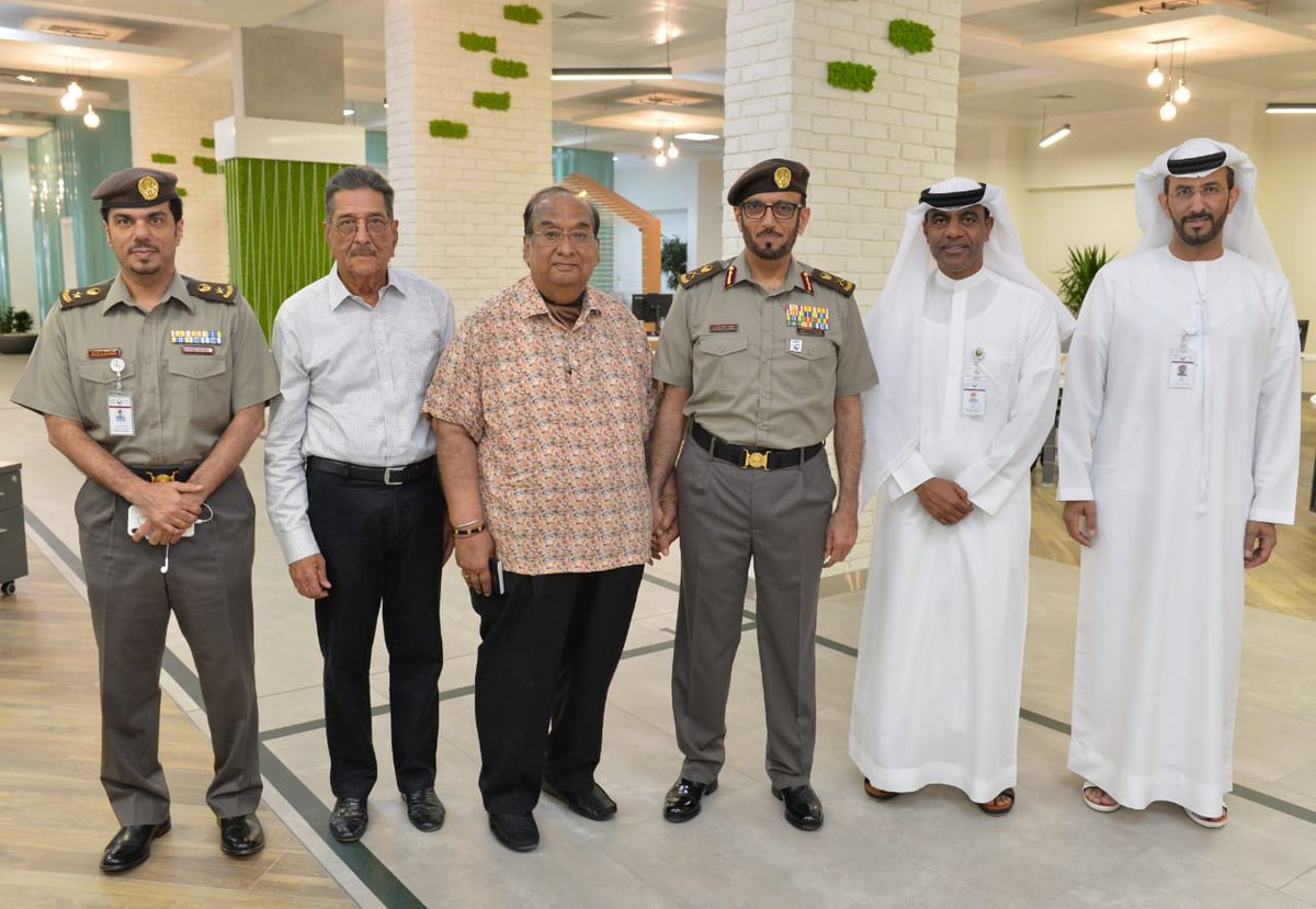  Vasudev Shamdas Shroff, Regal Group chairman (third from left) and Khushi Khatwani, owner of Khushi Jeweller (second from left) became the first UAE residents to receive long-term visas. Photo courtesy: Twitter@/GDRFADUBAI