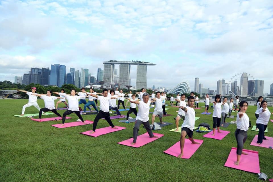 Yoga session held at the iconic Marina Barrage. Mr Jawed Ashraf, High Commissioner of India to Singapore, with the other yogis in warrior 2. Photo courtesy: High Commission of India, Singapore