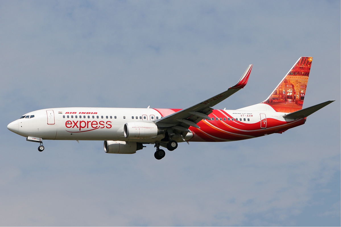 An Air India Express flight, originating from Dubai, veered off the taxiway after landing and got stuck in the soft ground. Photo courtesy: Wikimedia