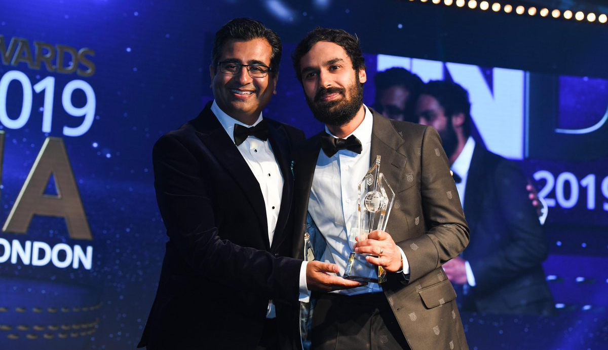 Big Bang Theory star Kunal Nayyar (right) with India Inc CEO Manoj Ladwa at the UK-India Awards 2019. Photo courtesy: Twitter/@IndiaIncorp