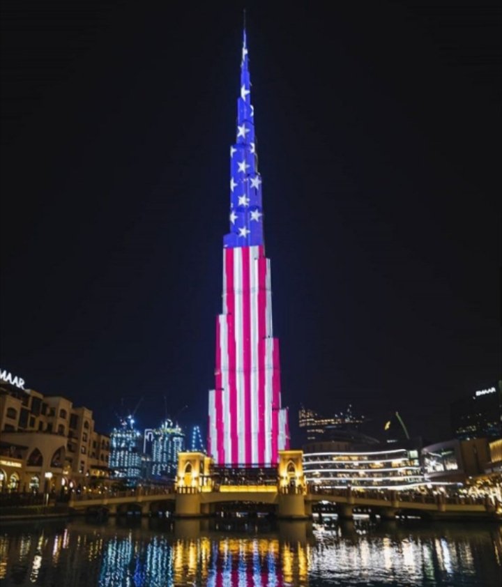 Burj Khalifa in Dubai lit up in the Star-Spangled Banner's colours to mark US INdependence Day. Photo courtesy: Twitter/@Miriam55667906