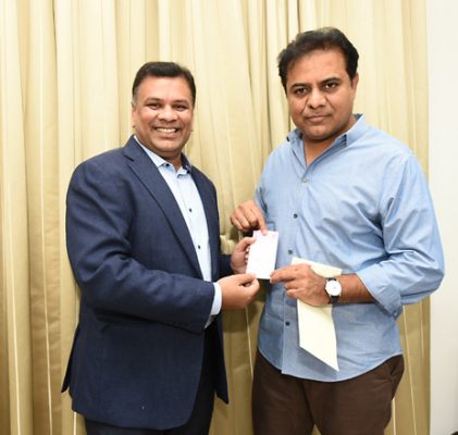 Telangana Rashtra Samithi (TRS) working president KT Rama Rao (right) with NRI wing coordinator Mahesh Bigala. Photo courtesy: TRS