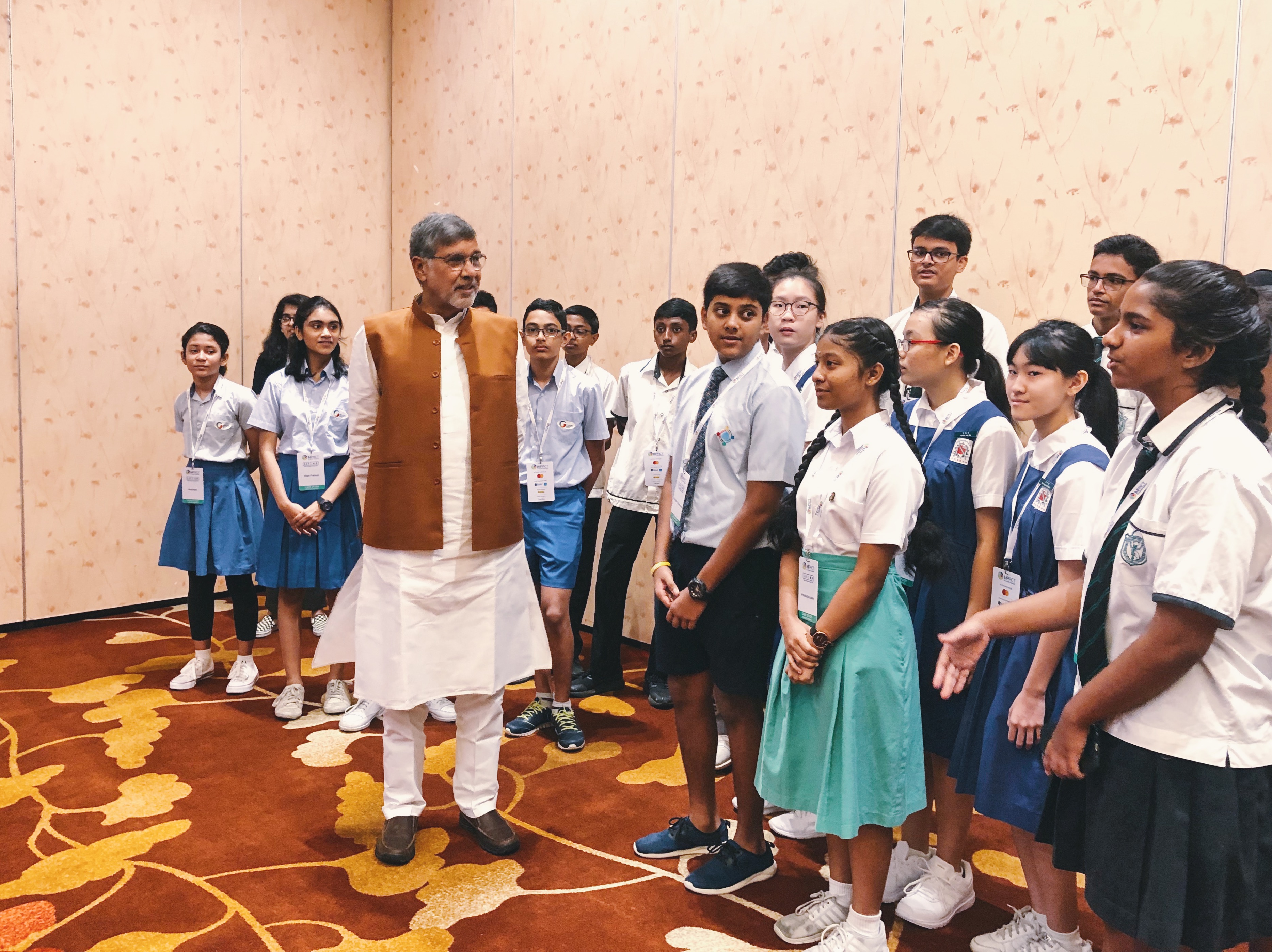 Kailash Satyarthi interacting with Singapore schoolchildren. Photo courtesy: Connected to India