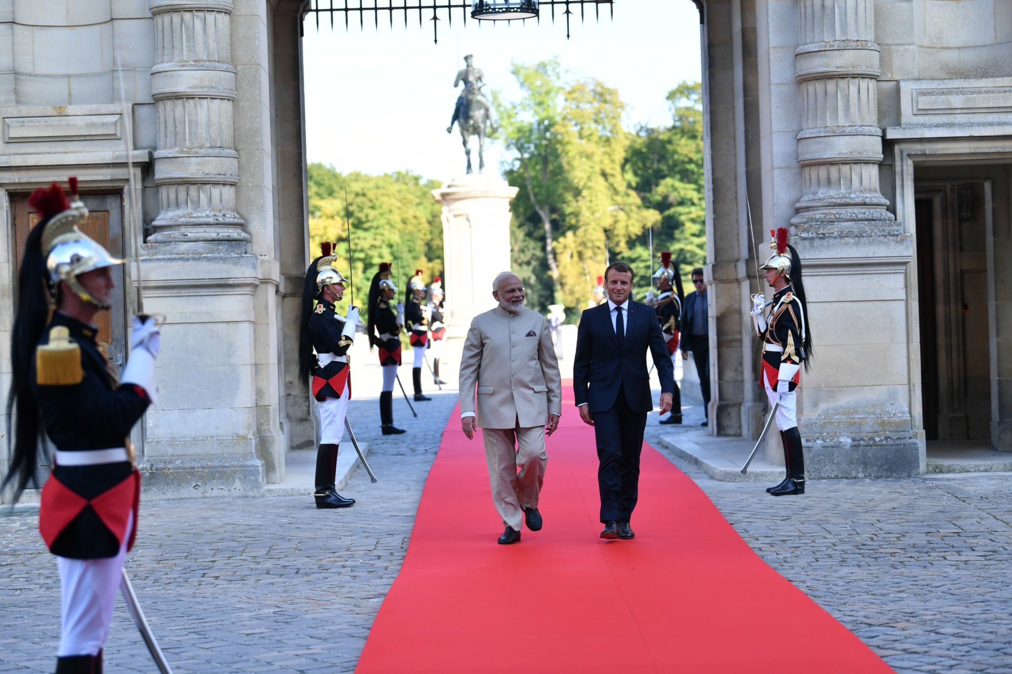 Macron has said that the Kashmir issued should be resolved bilaterally. Photo courtesy: Twitter/@narendramodi