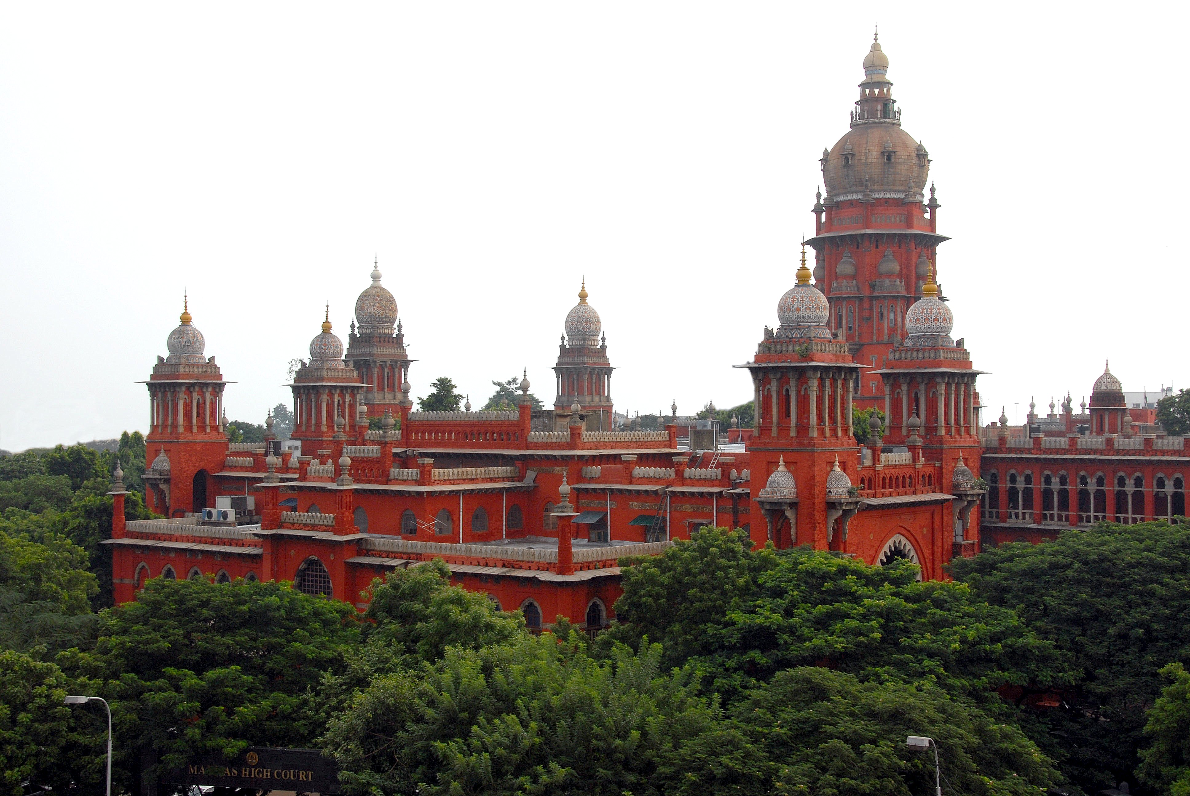 The bench directed the 10 private medical colleges to furnish a list of the candidates along with their marks and the procedures followed by the colleges to admit them under the NRI quota.