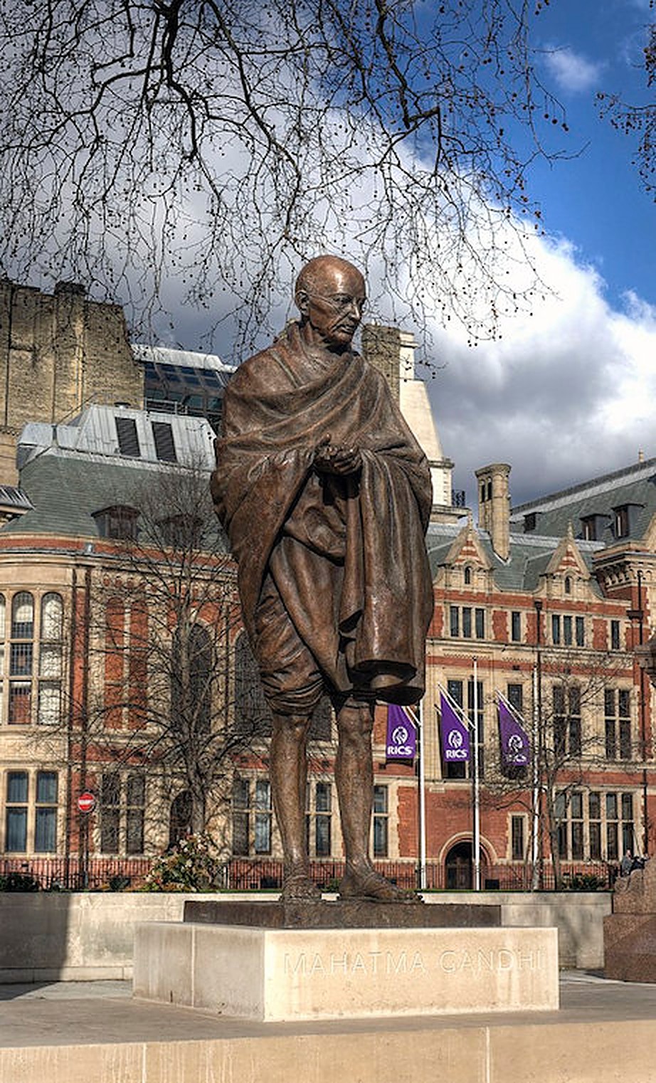 Sculpture of Mahatma Gandhi at Parliament Square in London. Photo courtesy: Wikipedia