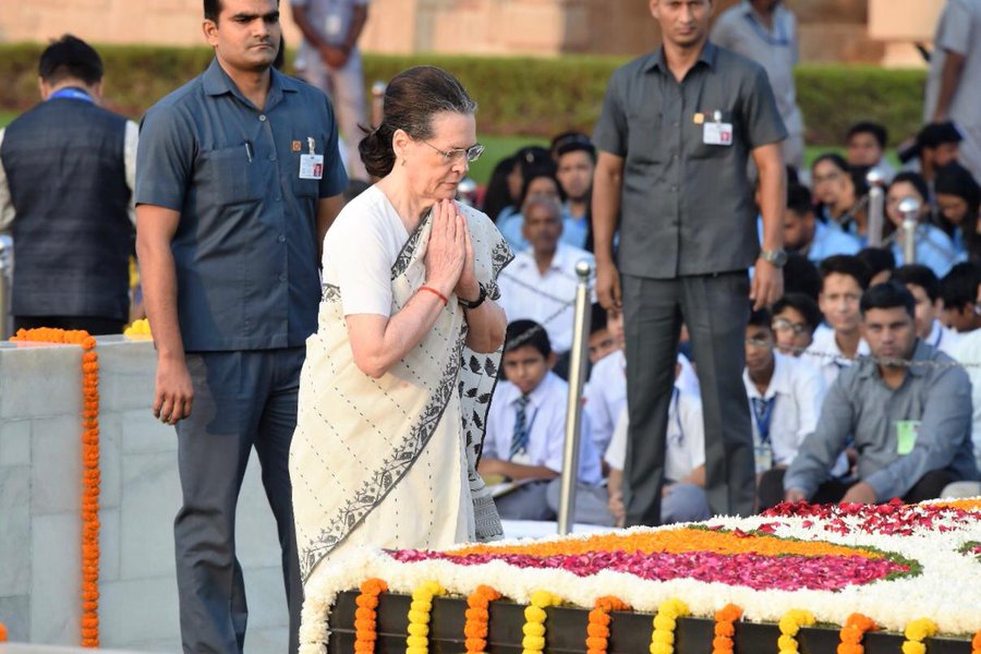 Indian National Congress president Sonia Gandhi paying tribute to MAhatma Gandhi at Rajghat. Photo courtesy: Twitter/@INCIndia