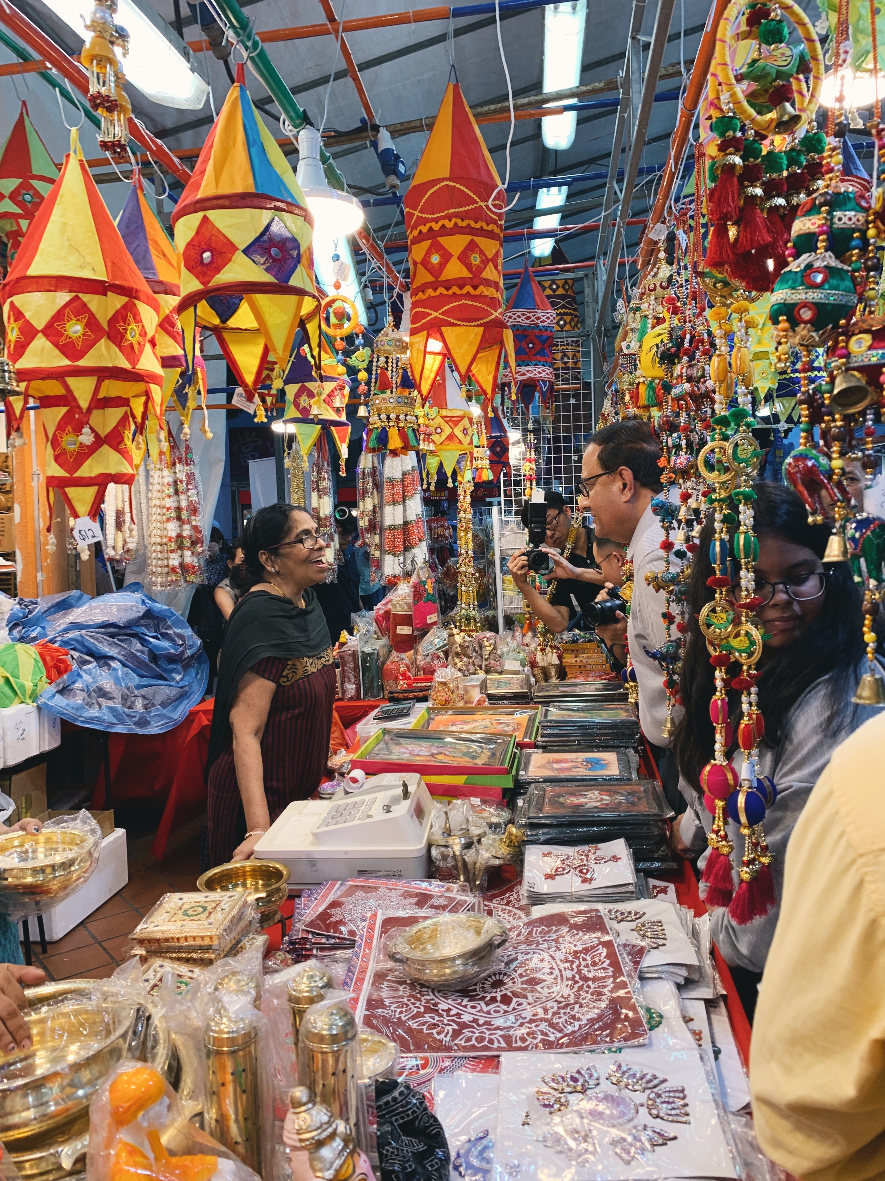Minister Iswaran stopping by one of the festive stalls to interact with Little India's merchants, who were delighted to speak to the Minister. Photo: Connected to India