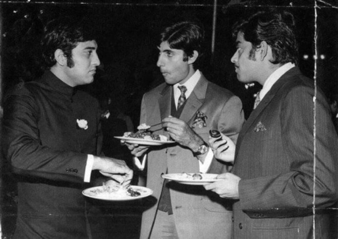 Vinod Khanna (left) with Amitabh Bachchan (centre) and Shatrugan Sinha. Photo courtesy: Twitter/@ShatruganSinha