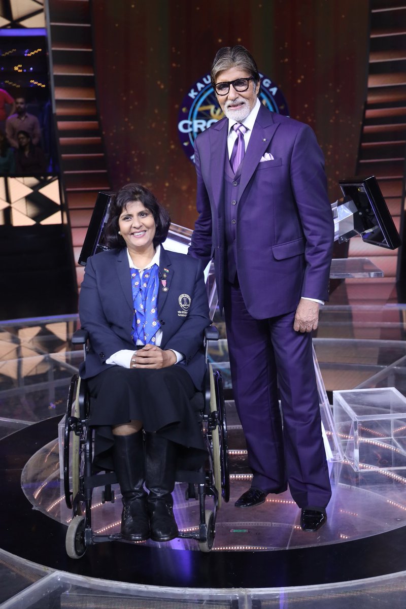Bachchan was chosen to host the game show Kaun Banega Crorepati in 2000, which propelled him to new heights of fame. Seen here on the KBC set with Paralympic athlete Deepa Malik. Photo courtesy: Twitter/@Deepaathlete