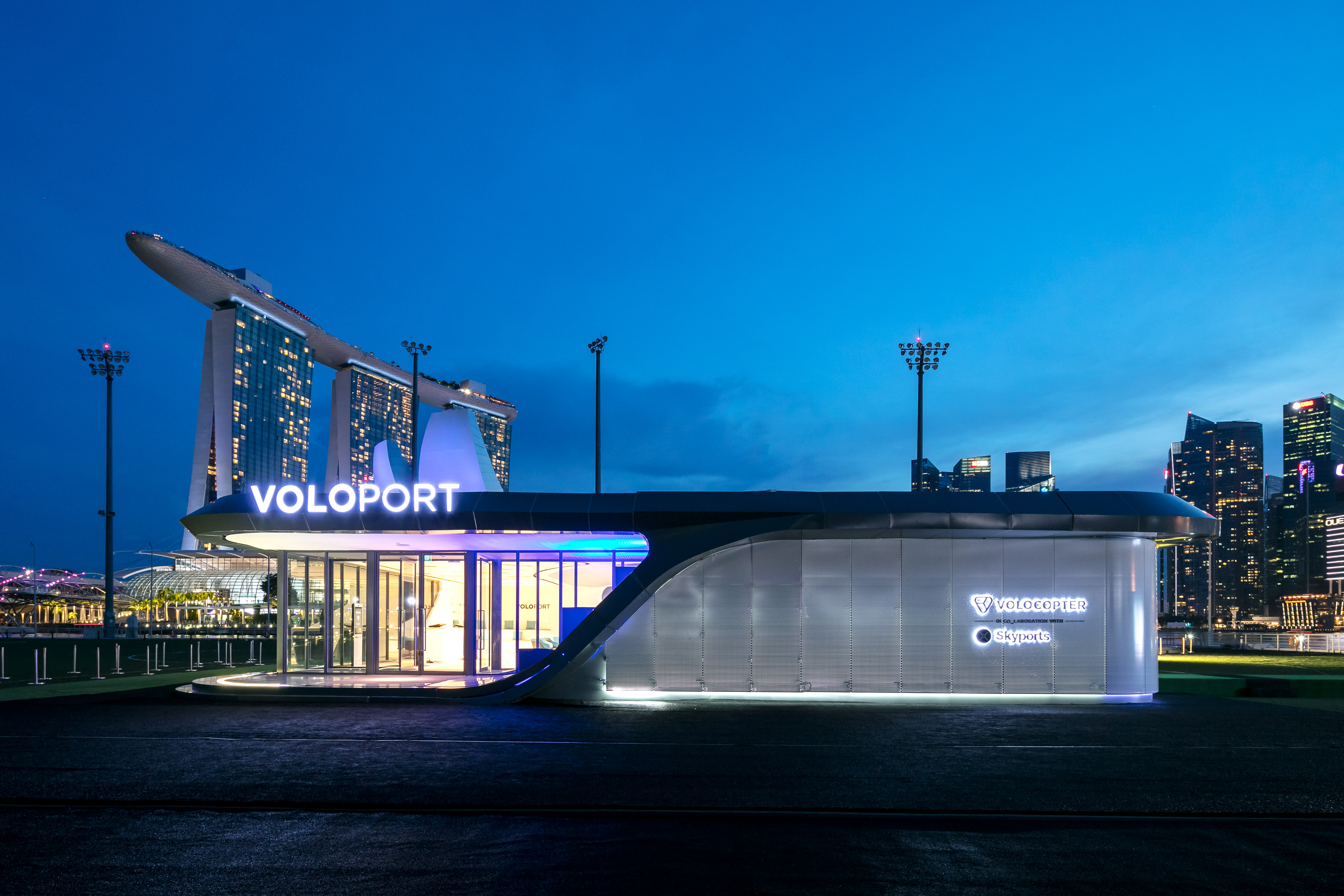 Volocopter and their partner Skyports built the first VoloPort prototype on the floating dock in Marina Bay. Photo courtesy: Nikolay Kazakov for Volocopter / Skyports