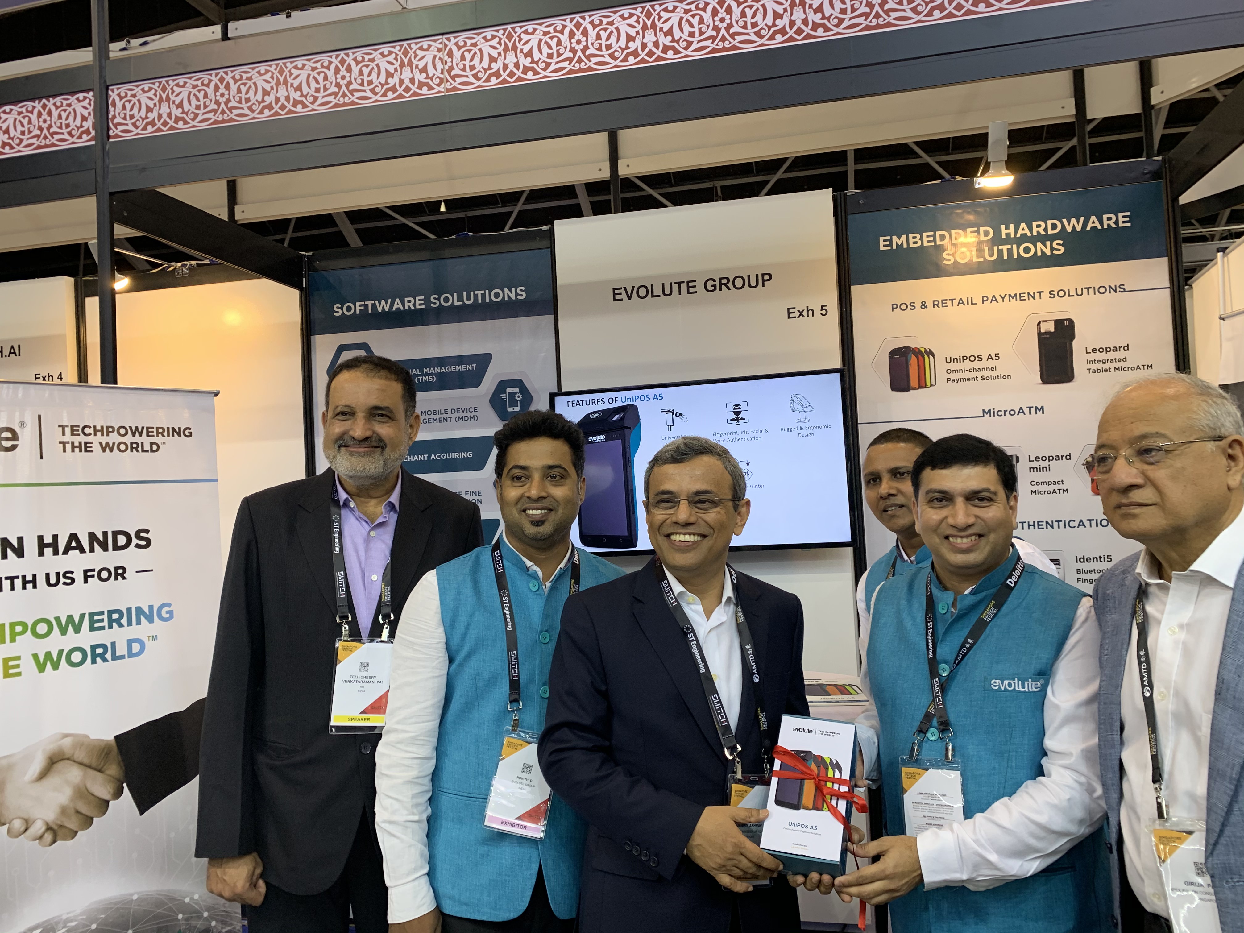 HCI Jawed Ashraf (centre), along with Mohandas Pai, Chairman, Aarin Capital, (left), Parag Mehta, Founder and CEO, Evolute Group (2nd from right) and Girija Pande, Chairman at Apex Avalon Consulting, (right) at the booth of the Evolute Group, which provides end-to-end FinTech hardware solutions for POS and cashless transactions. Photo: Connected to India