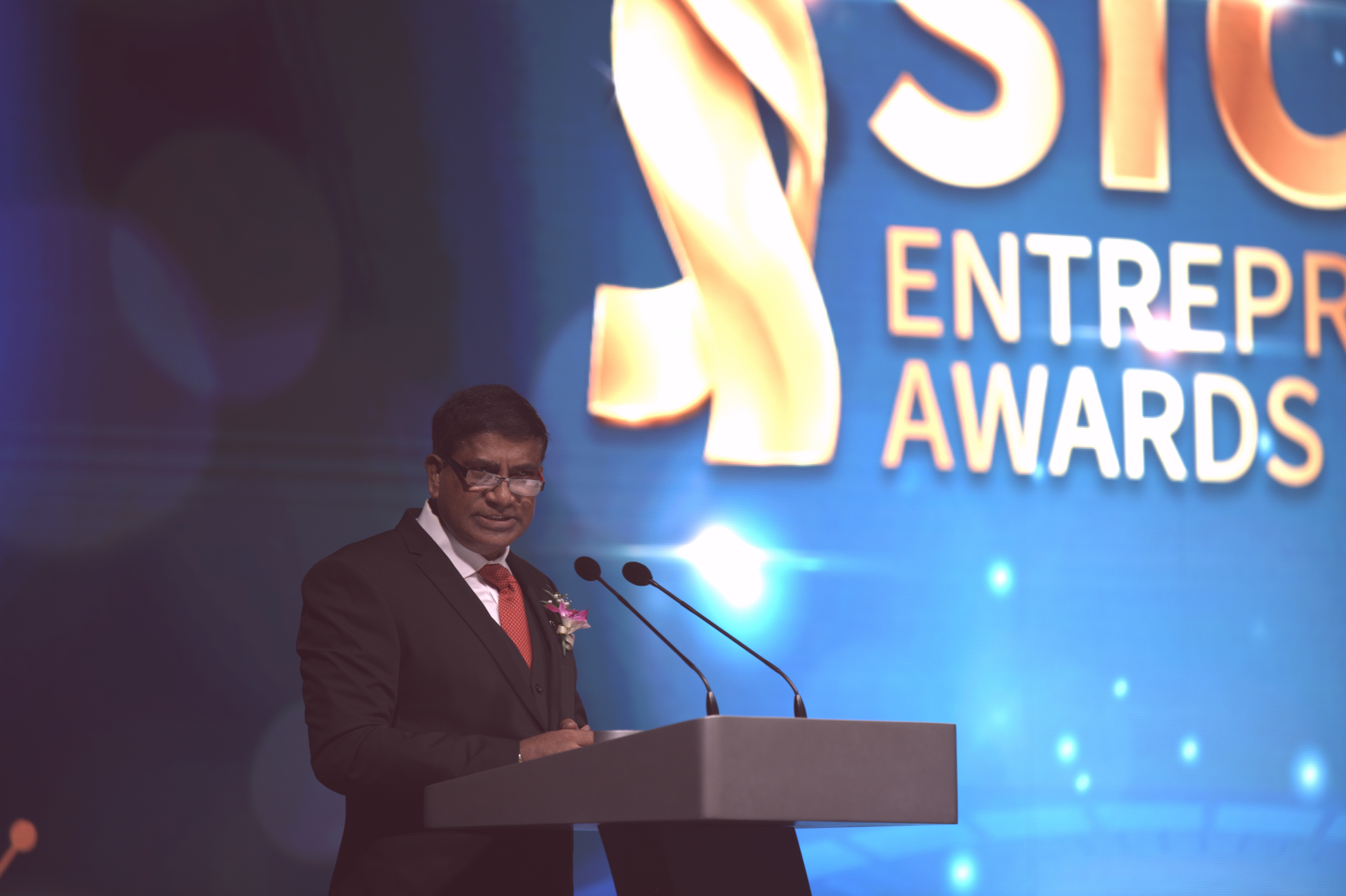SICCI Chairman, Dr. T. Chandroo giving a speech at the 95th anniversary gala dinner and award ceremony at Marina Bay Sands, Singapore on 9th Novermber 2019. Photo Courtesy: SICCI