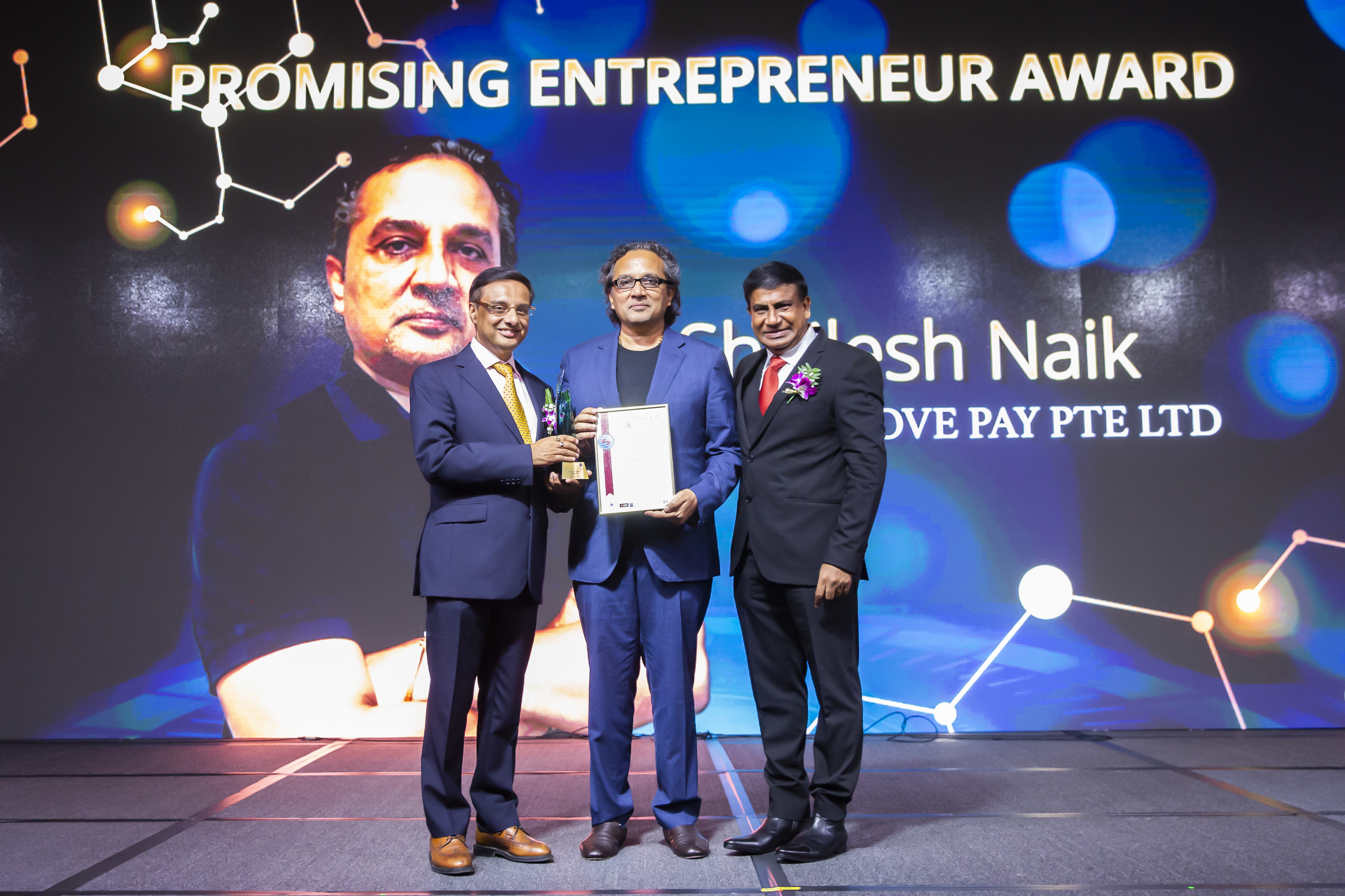 Shailesh Naik , Founder and CEO of Matchmove Pay Private Limited  wins the Promising Entrepreneur Award at the 2019 SICCI Awards ceremony. Photo Courtesy: SICCI