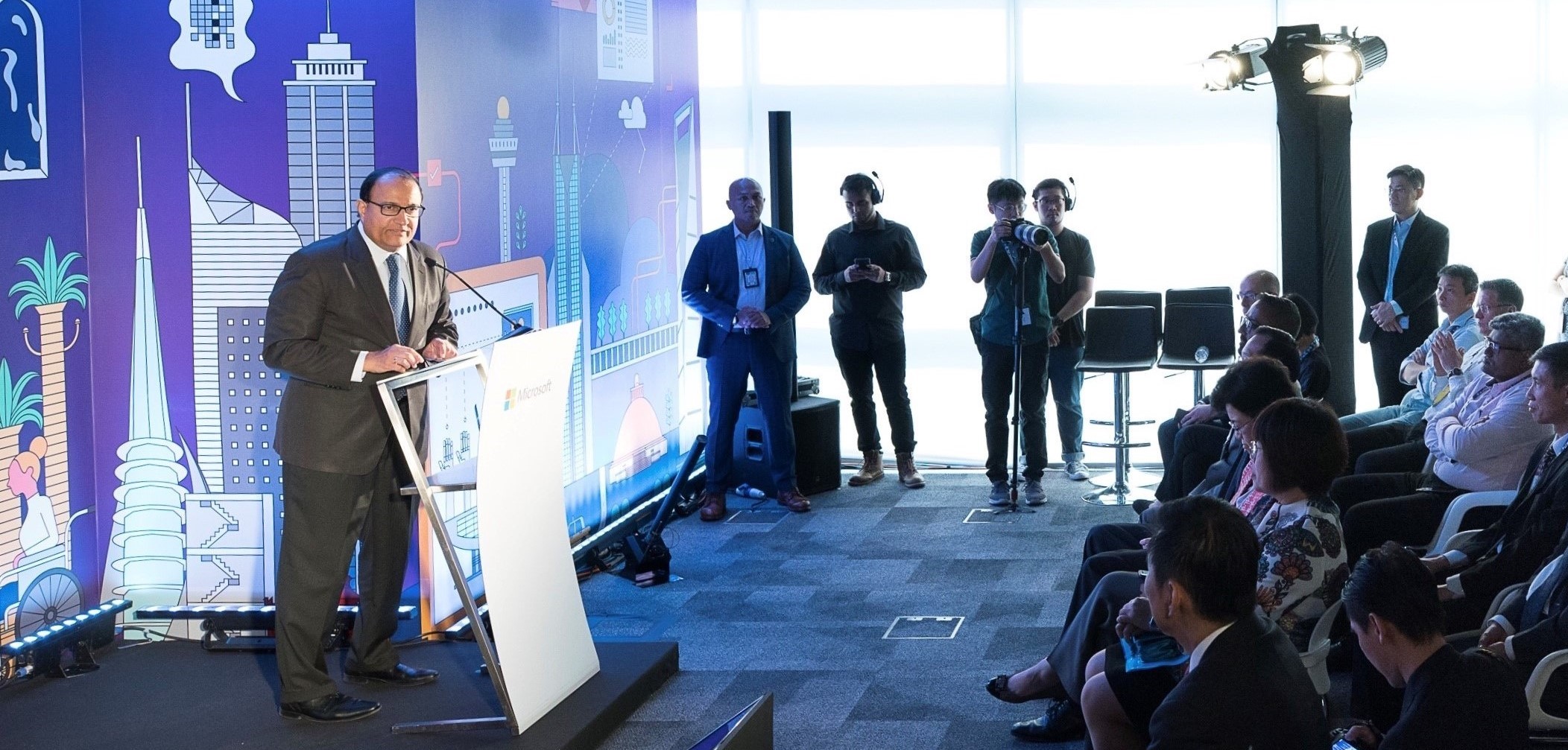 Minister for Communications and Information, S Iswaran at the launch of Microsoft’s global-first Experience Center Asia housed at their new Asia Pacific Regional Headquarters. Photo courtesy: Microsoft