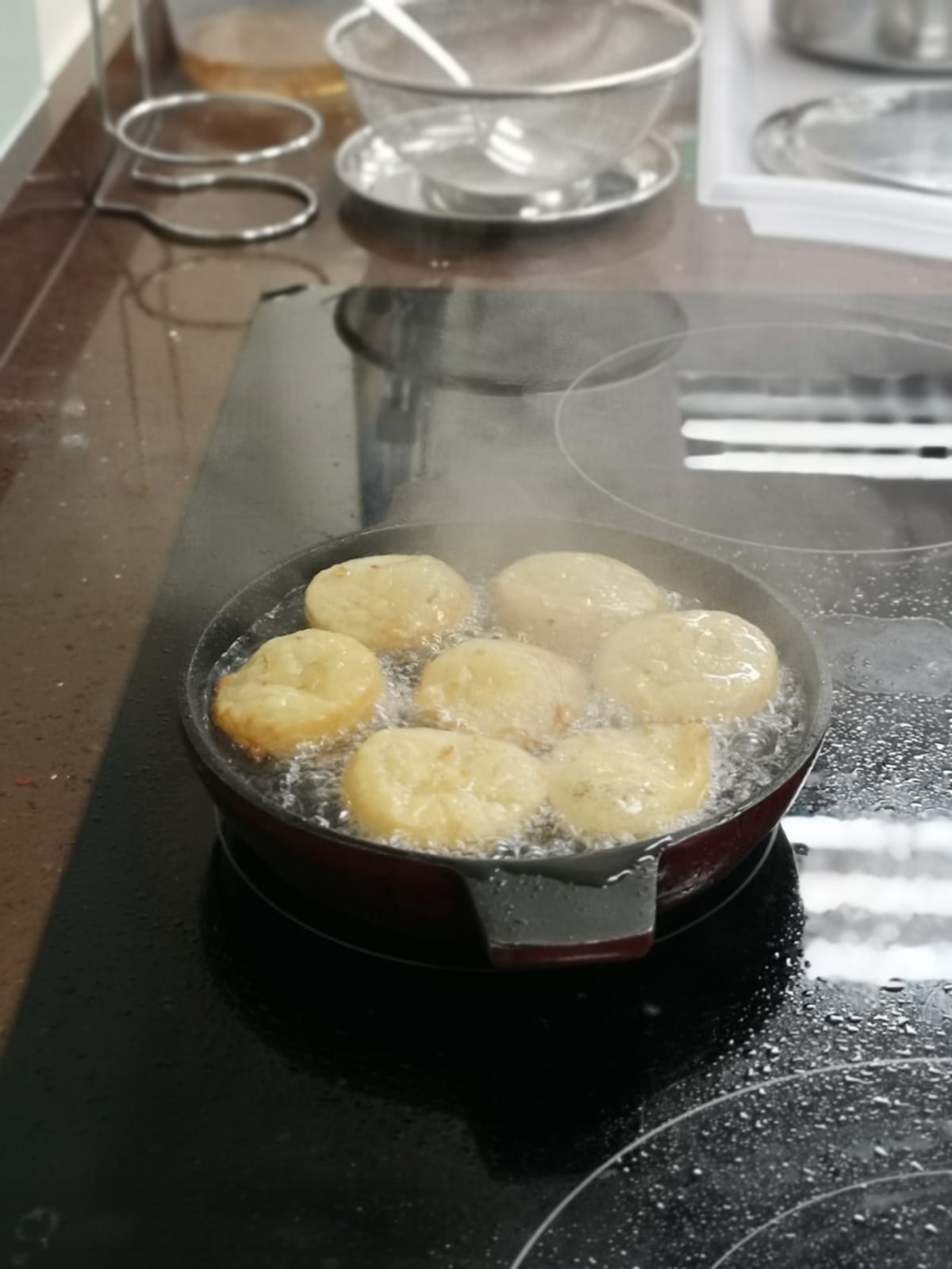Neyappams prepared with the freshest desiccated coconut, jaggery, rice and sesame seeds, an indispensable dessert in Kerala cuisine. Photo Courtesy: SMA Youth Wing