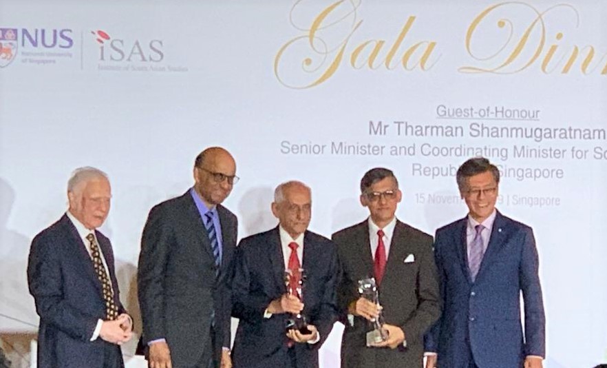 Mr. Joseph Pillay (centre) pioneer who helped build Singapore economy in 1965 and transformed Singapore Airlines into a world class carrier was awarded the Special Lifetime Achievement Award at a gala dinner preceding the Fourth South Asian Diaspora Convention by ISAS. Photo: Connected to India