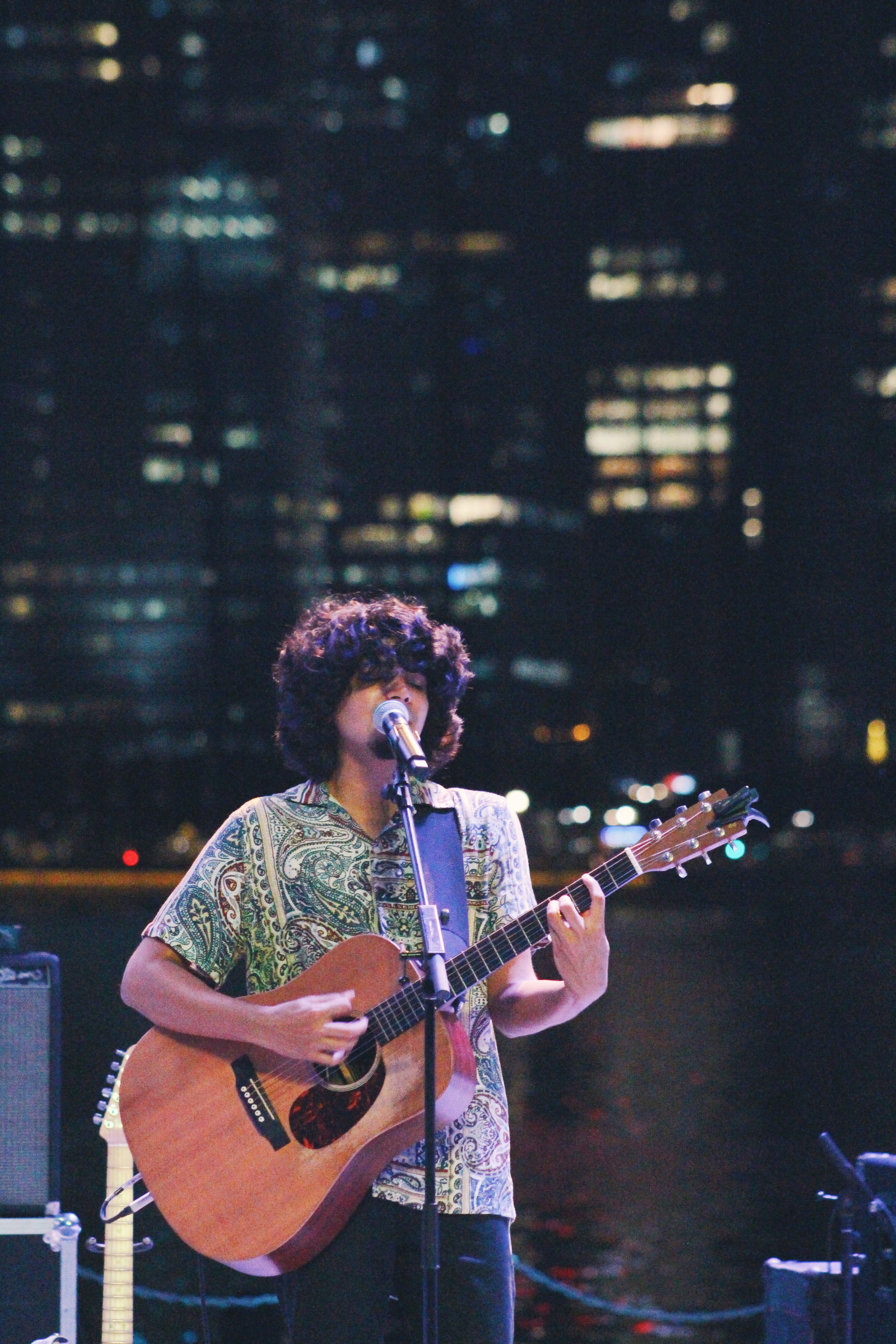 If you haven't caught any performances at the outdoor theatre at Esplanade before, you need to! Look at how the city lights behind create a surreal backdrop for the music performance. Photo: Connected to India