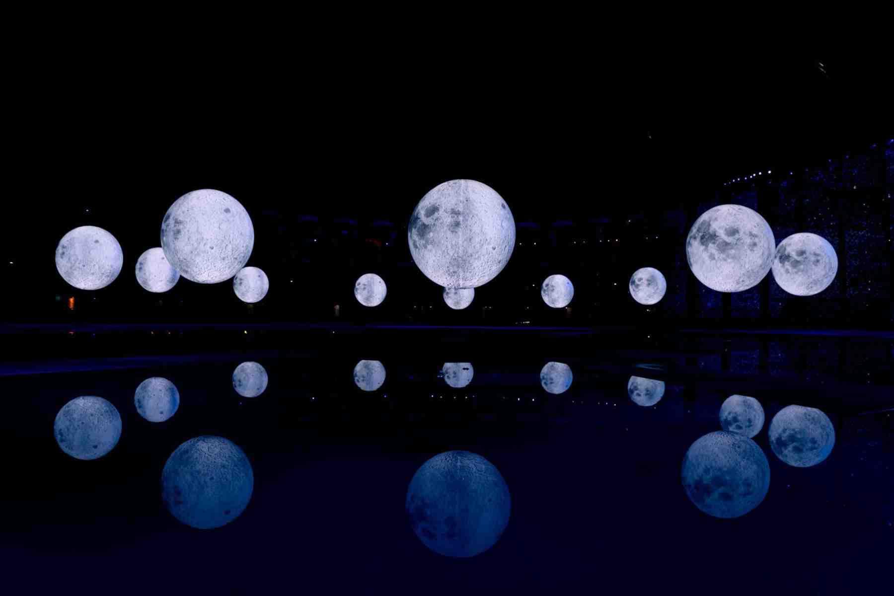 Inspired by local folklore, the show took spectators on a historical exploration of the UAE, brought to life through live performances, digital art, and visual and sound effects. 