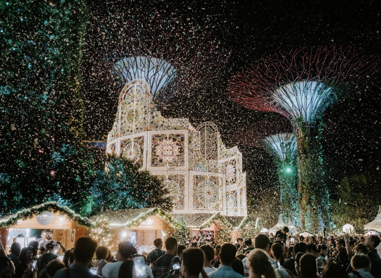 Grab your cameras and get ready for some picture perfect moments as you experience the wonders of ‘snow’ against a stunning backdrop of luminarie light sculptures and the Supertrees daily in the heart of Gardens by the Bay. Photo courtesy: Christmas Wonderland