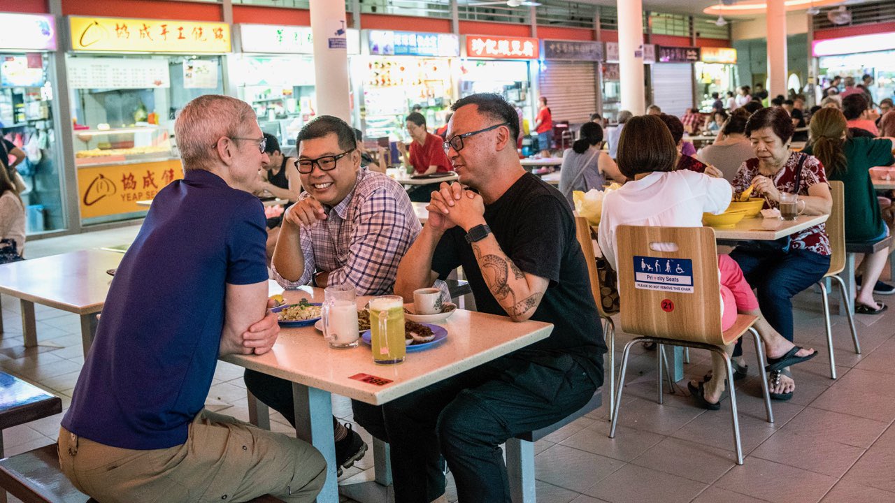 (from left) Apple CEO Tim Cook having a traditional Singaporean breakfast at the Tiong Bahru Market, accompanied by Singaporean photographers Darren Soh and Aik Beng Chia. Photo courtesy: Tim Cook, Twitter