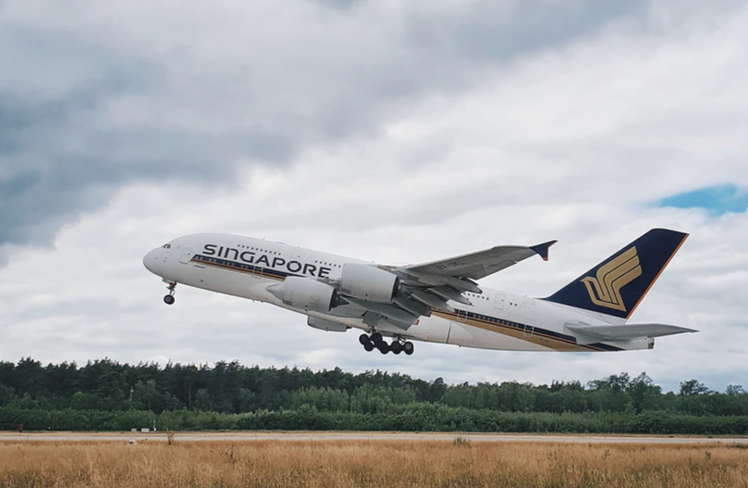 Singapore Airlines plane taking off. Photo courtesy: unsplash