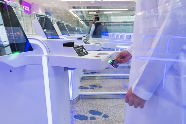 Together the automated biometric iris scan system, smart gates and a smart tunnel are systems that will enable a faster flow of passengers at the Dubai airports. 