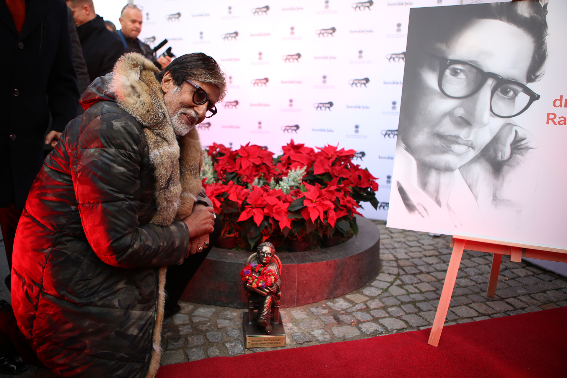 Amitabh Bachchan also unveiled a commemorative sculpture honouring his poet father, the late Harivansh Rai Bachchan