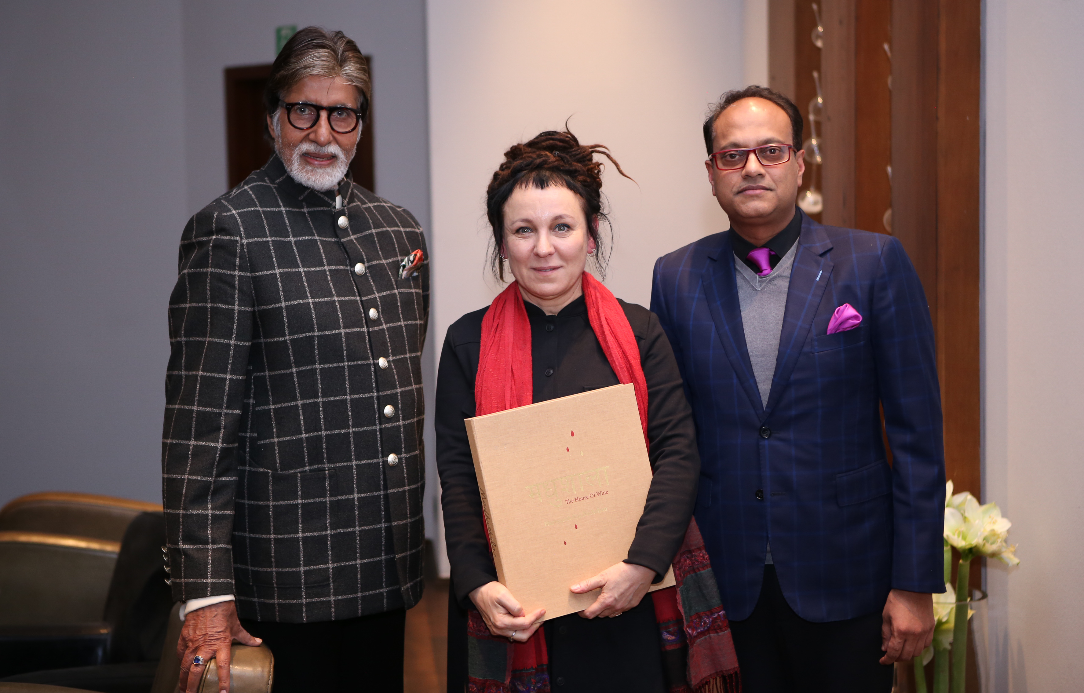 Amitabh Bachchan with Nobel Prize winner Olga Tokarczuk and Kartikey Johri, Honorary Consul of the Republic of India in Wrocław.