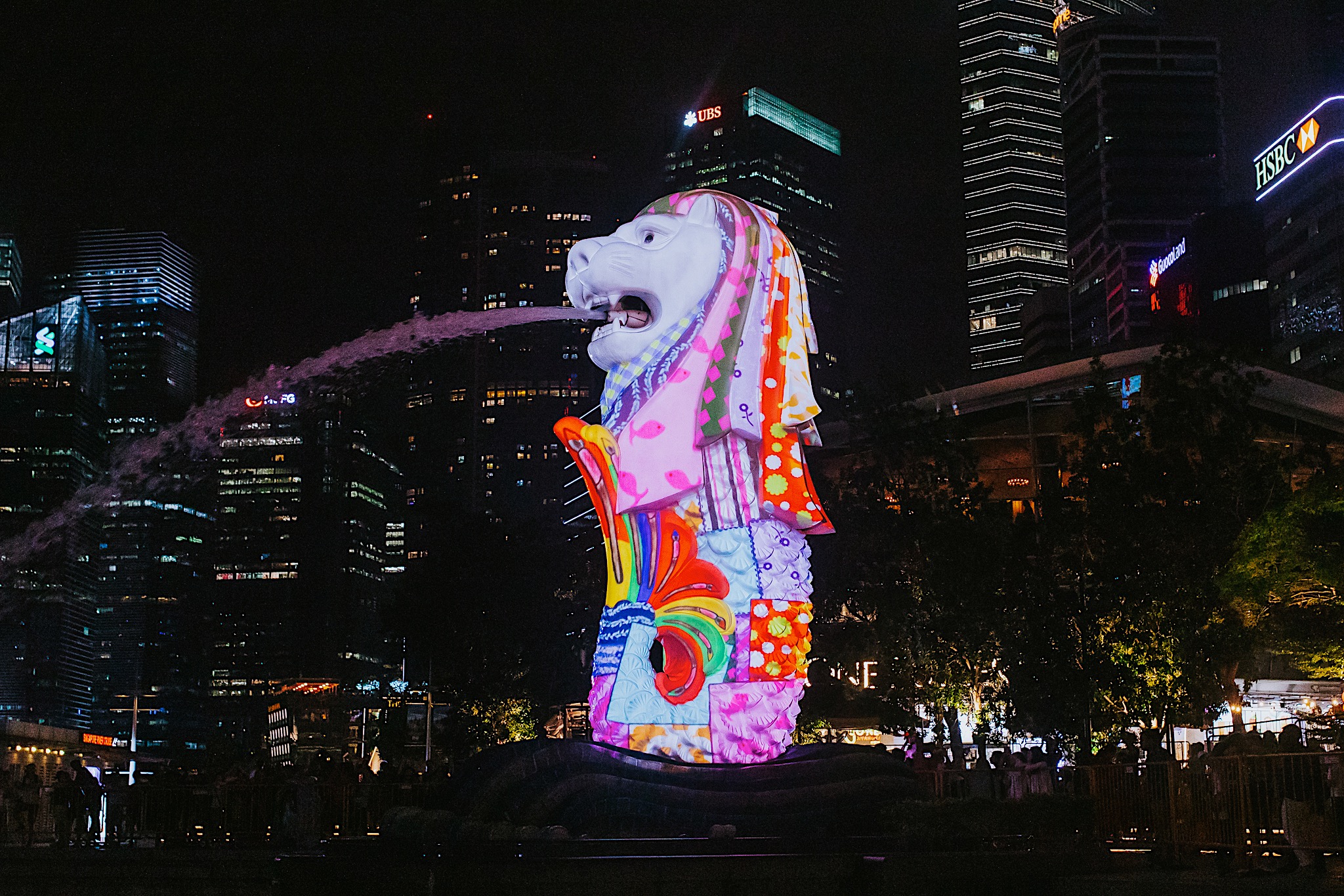 Ever popular Merlion looks resplendent with colours. Photo courtesy: Urban Redevelopment Authority 