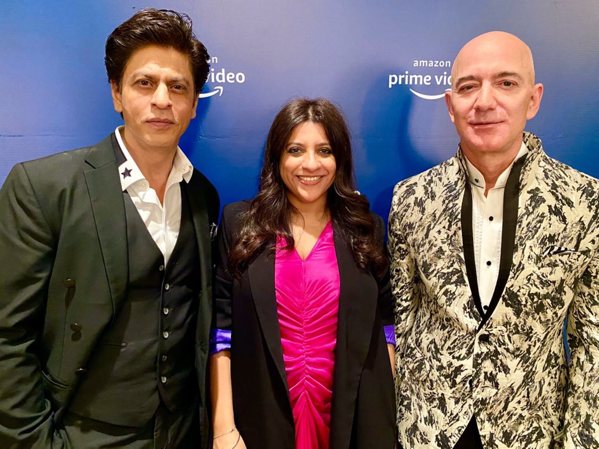 Amazon CEO Jeff Bezos (right) with Bollywood superstar Shah Rukh Khan (left) and Zoya Akhtar. Photo courtesy: Twitter/@iamsrk