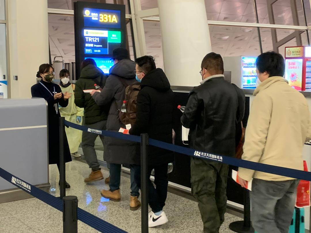 Singaporeans queueing up at Wuhan Tianhe International Airport to board flight to return home. Photo courtesy: mfa.gov.sg