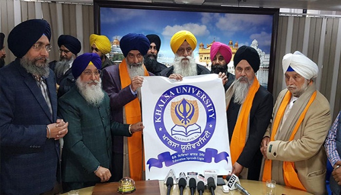 SGPC senior vice president Rajinder Singh Mehta presented him a ‘siropa’ (robe of honour), a replica of the Golden Temple and memorial coins and religious books.