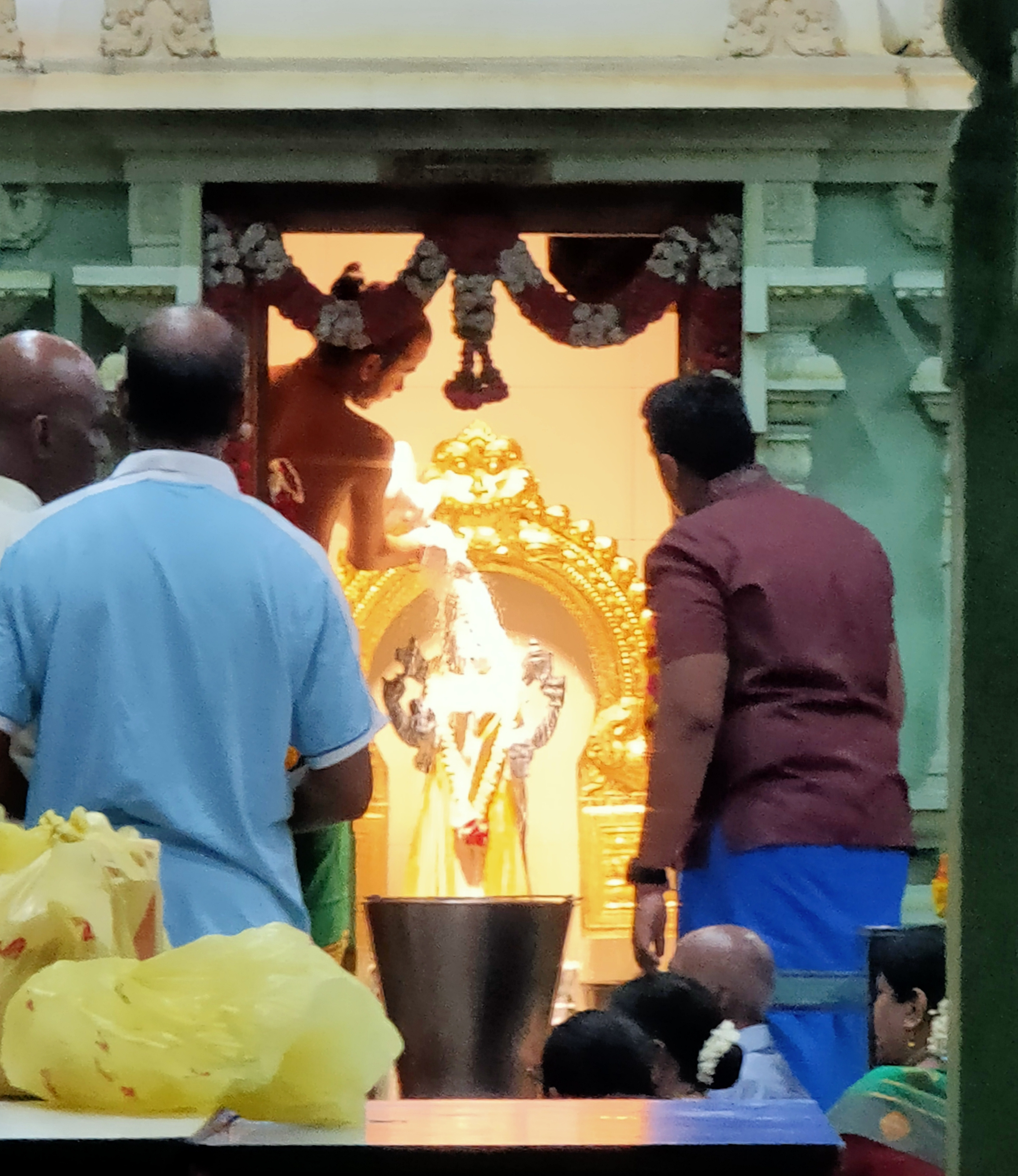 Zoom in to see the 'paal abhishekam' Photo:Connected to India