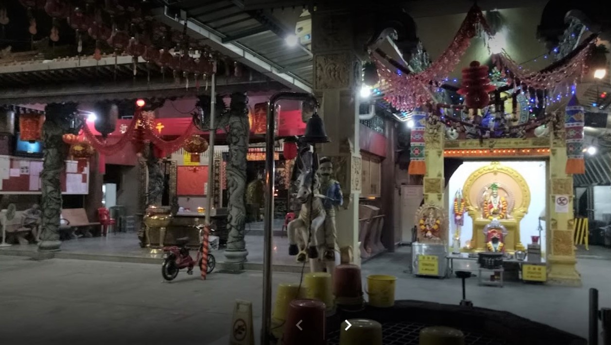 The Veera Muthu temple like the Loyang temple has Chinese and Indian temples within the same complex. Photo:Connected to India