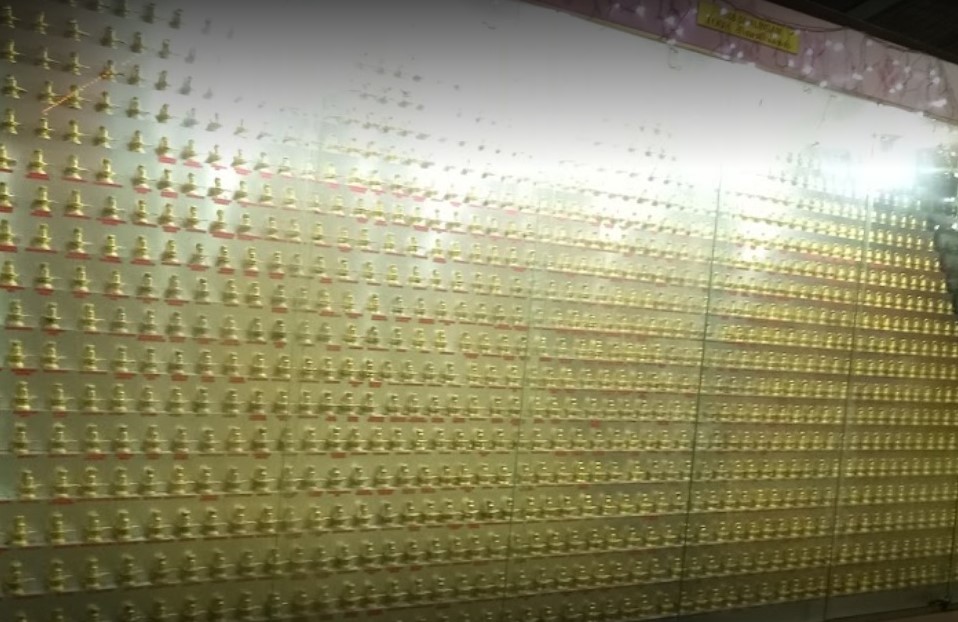 In an úlu' part of Yishun, a group was singing lovely 'bhajans' to karaoke music as the 1008 golden ''shivalings'' looked on. Photo: Connected to India